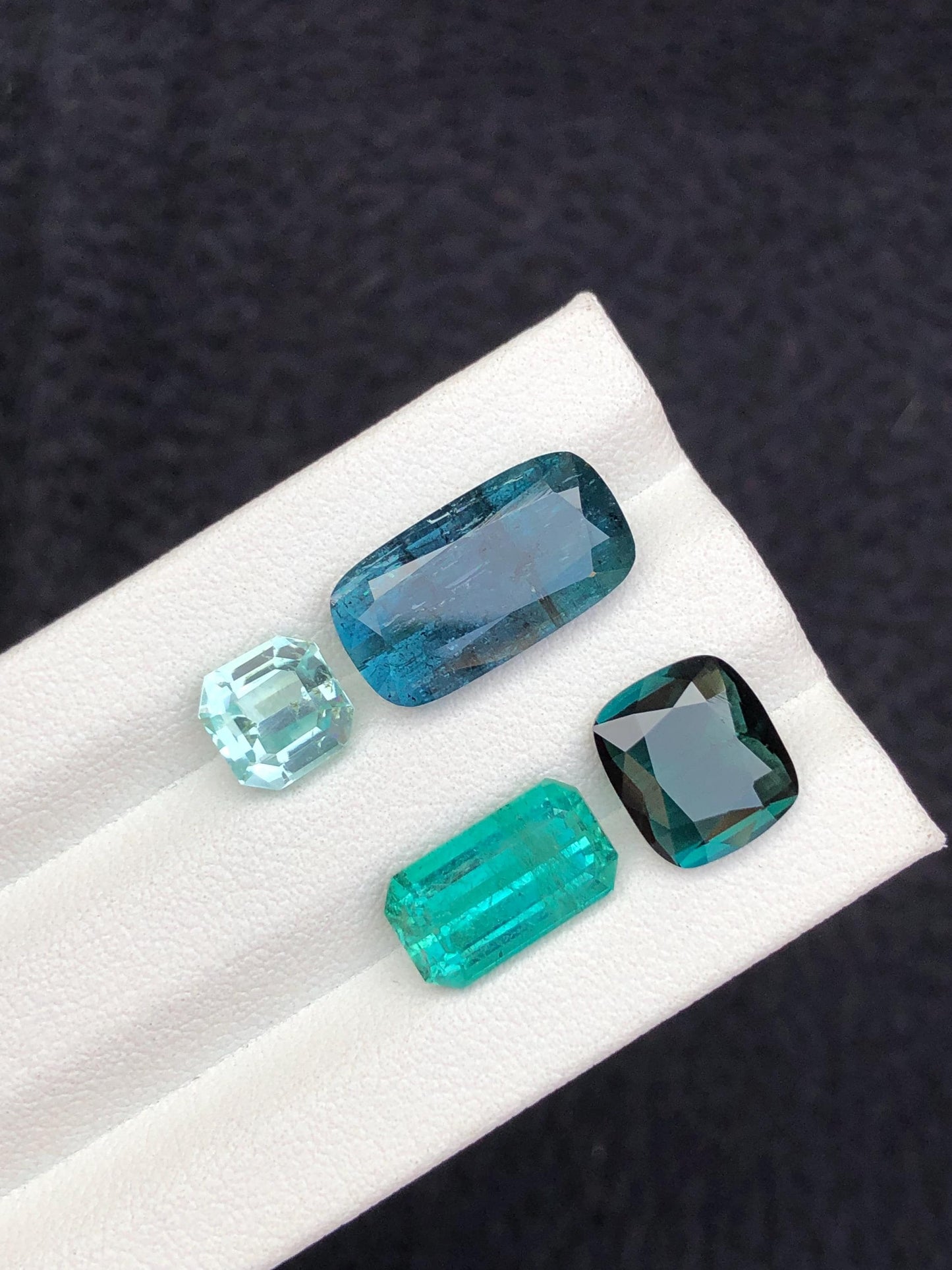 14.60 carats Blue and green tourmaline lot