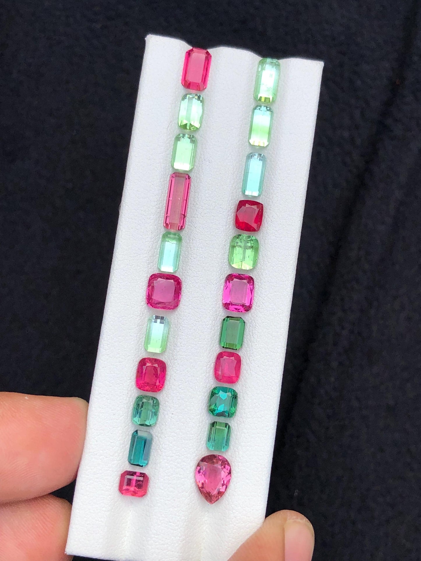 17.20 carats Green and pink tourmaline lot origin Afghanistan