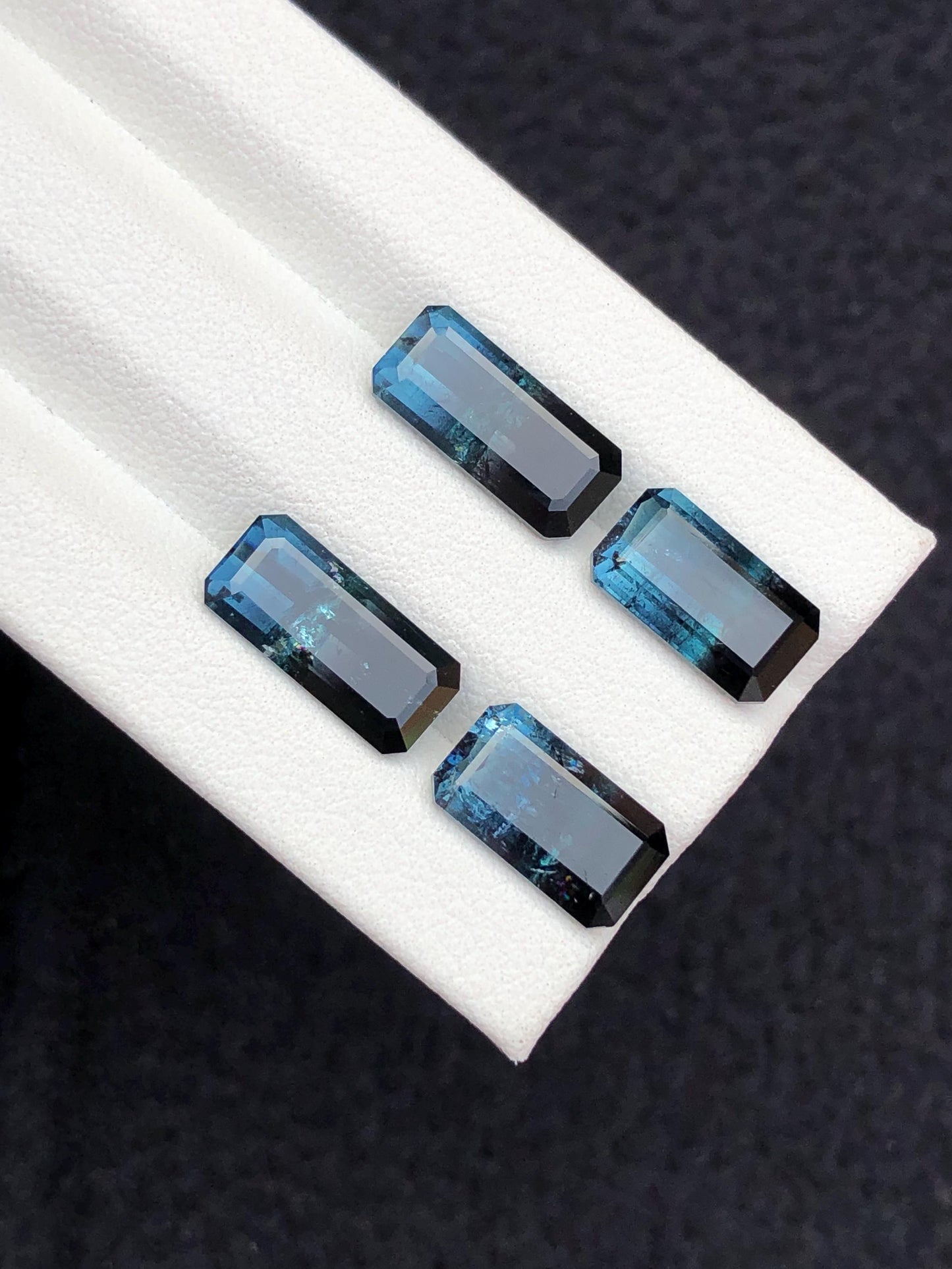 11.70 carats Unique tourmaline pairs