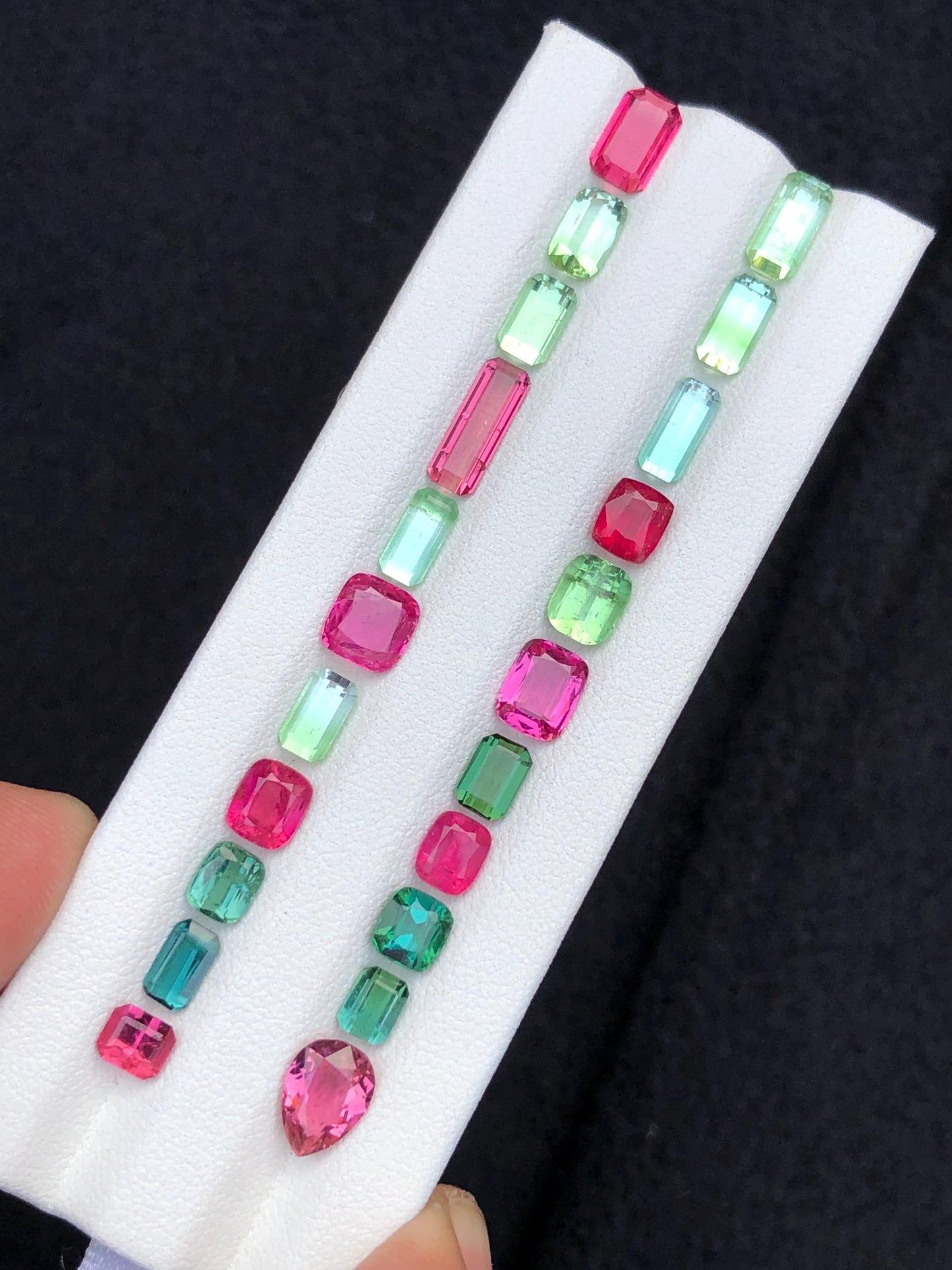 17.20 carats Green and pink tourmaline lot origin Afghanistan