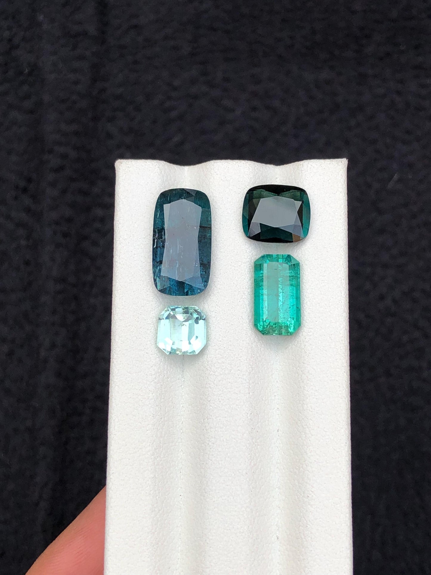 14.60 carats Blue and green tourmaline lot