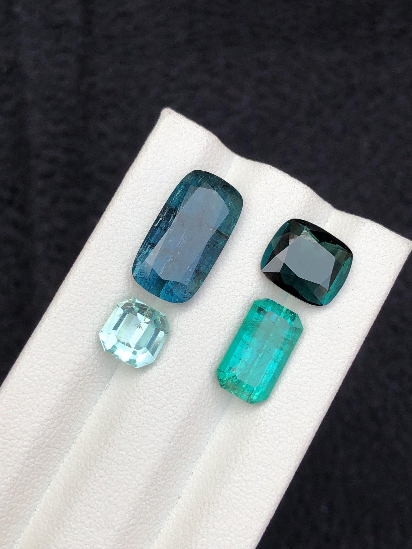 14.60 carats Blue and green tourmaline lot