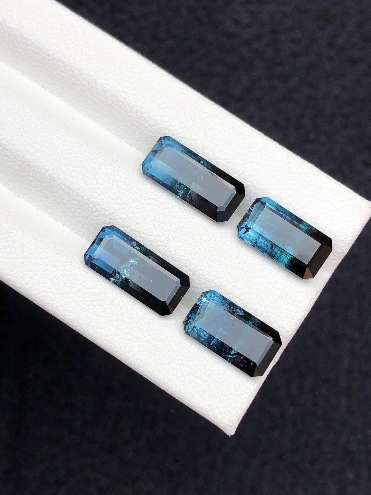 11.70 carats Unique tourmaline pairs