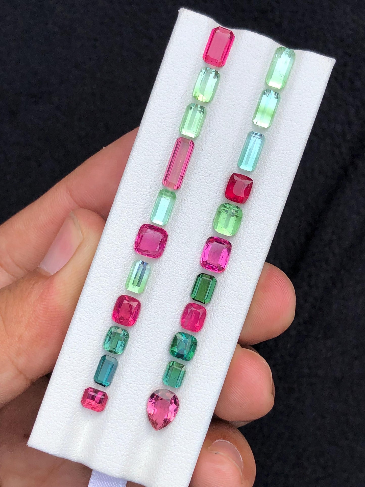 17.20 carats Green and pink tourmaline lot origin Afghanistan