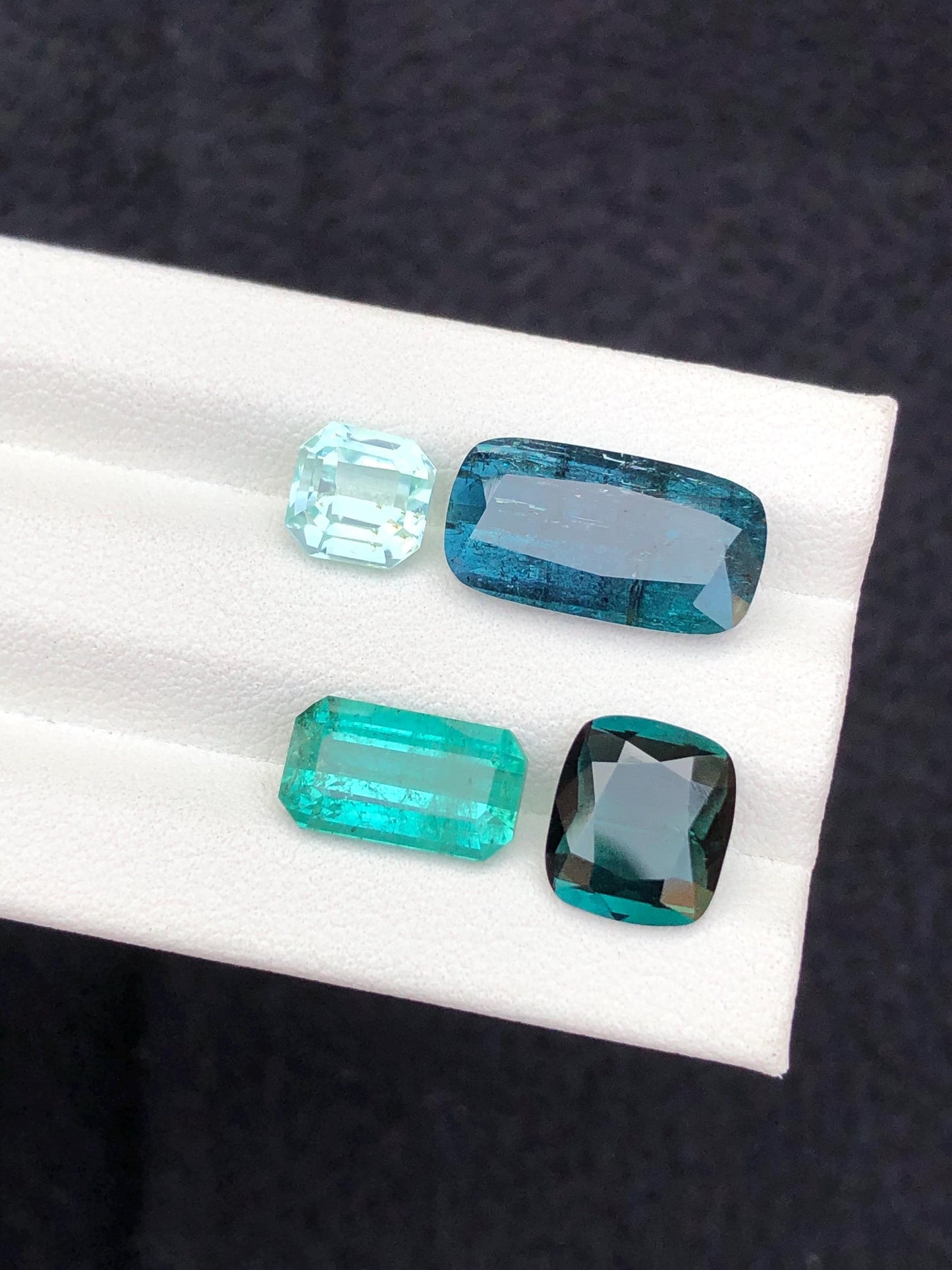 14.60 carats Blue and green tourmaline lot