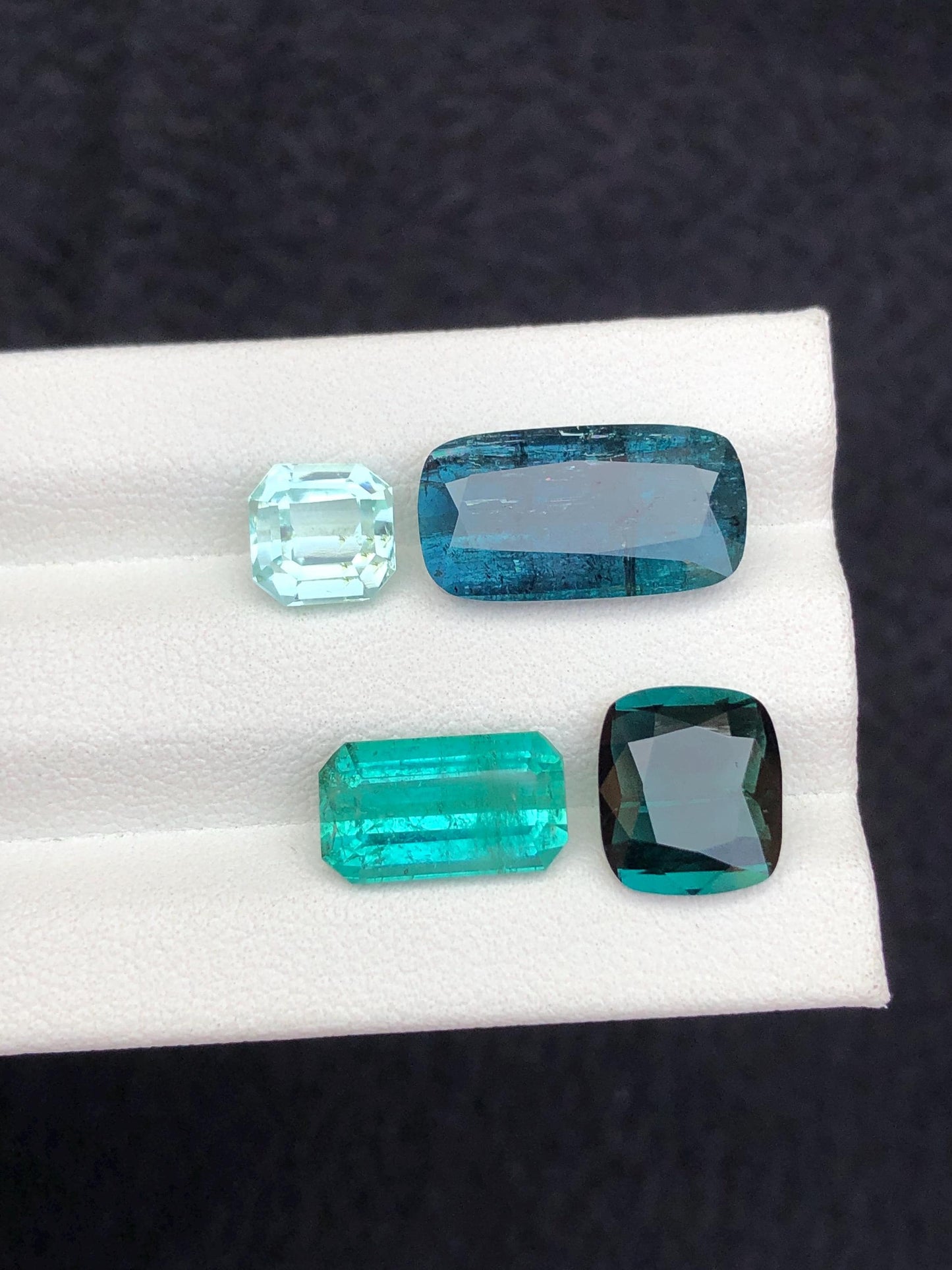 14.60 carats Blue and green tourmaline lot