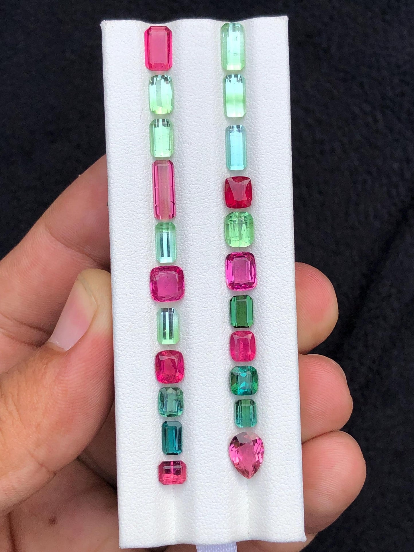 17.20 carats Green and pink tourmaline lot origin Afghanistan