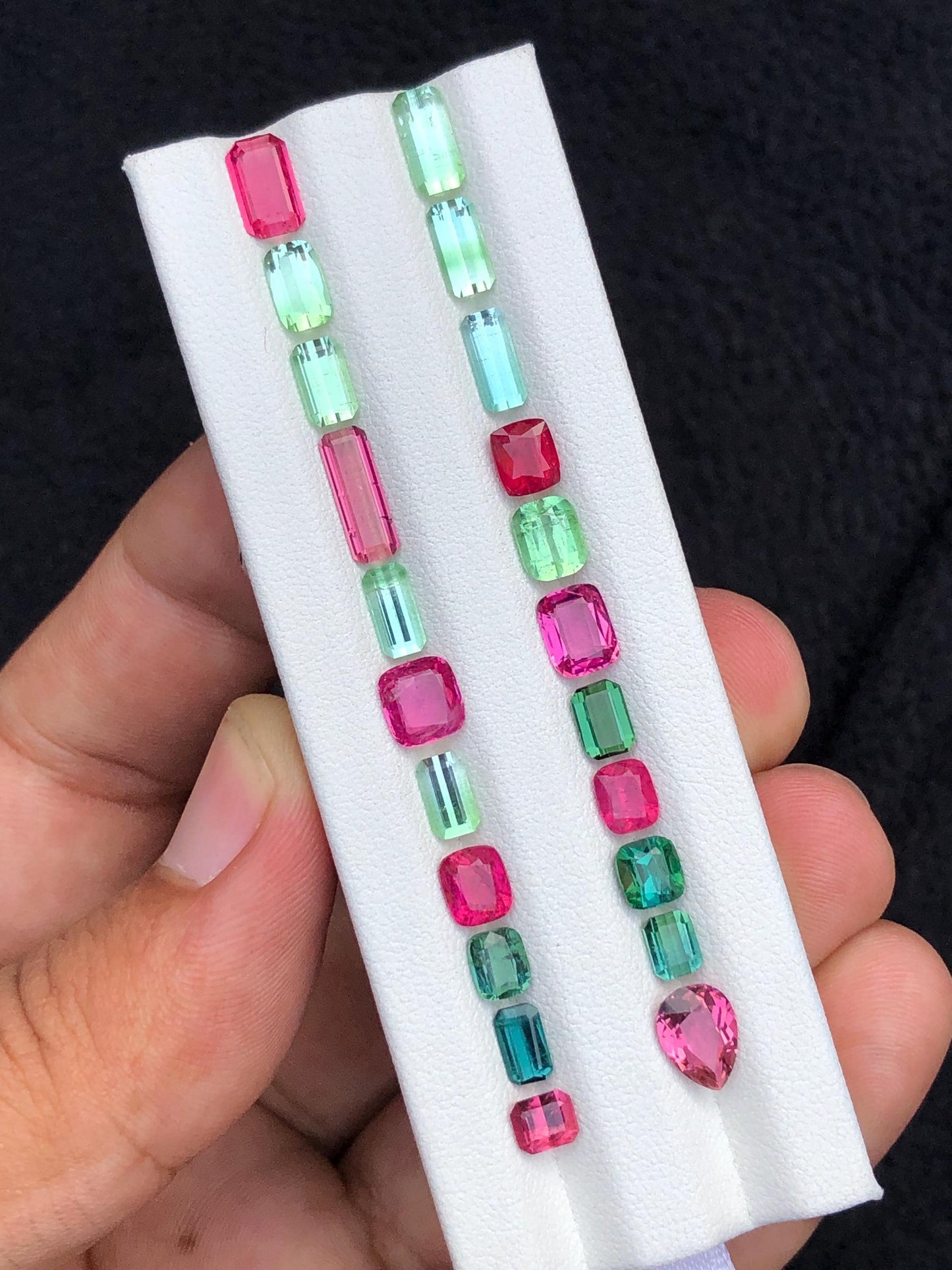 17.20 carats Green and pink tourmaline lot origin Afghanistan