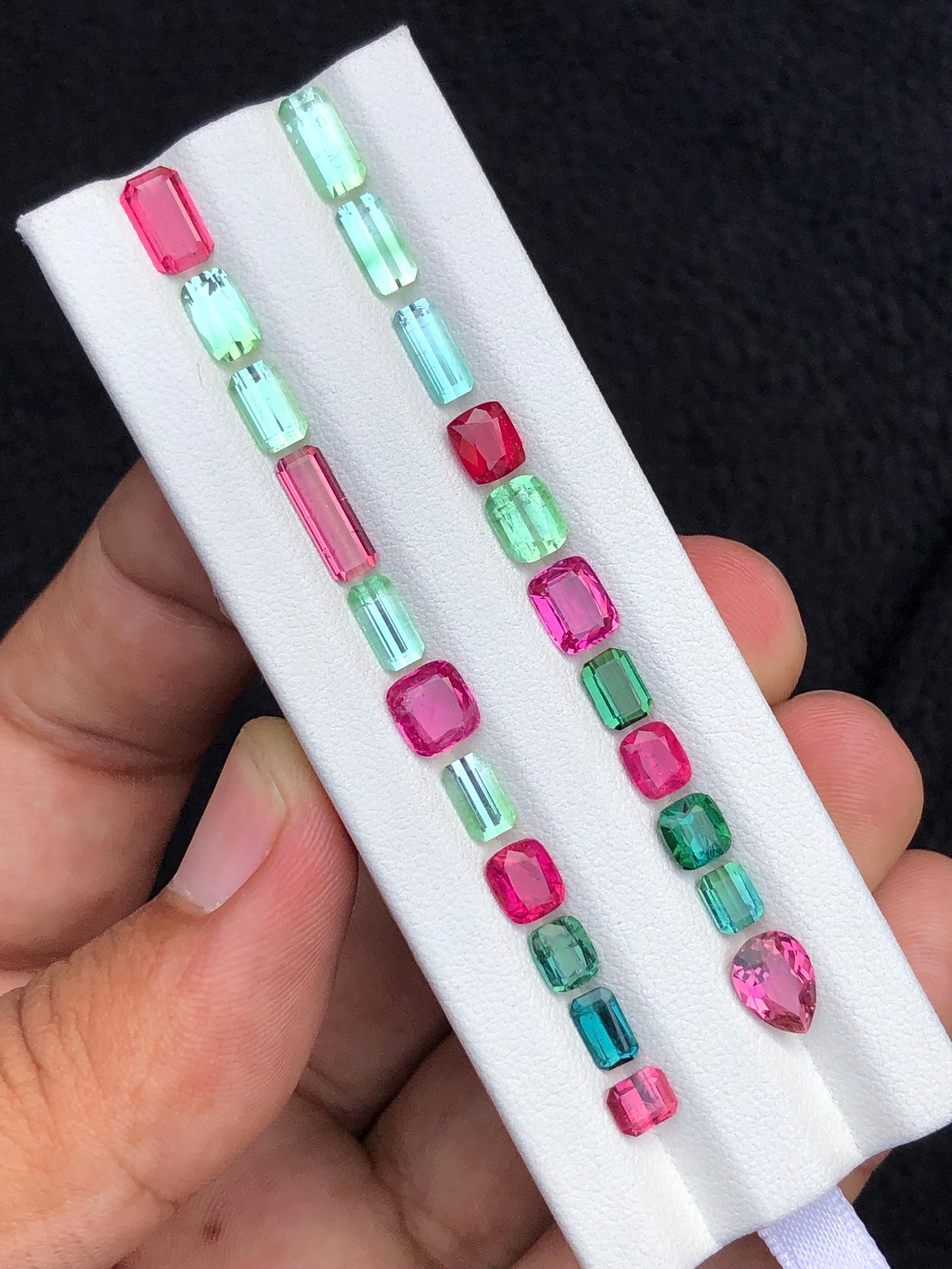 17.20 carats Green and pink tourmaline lot origin Afghanistan