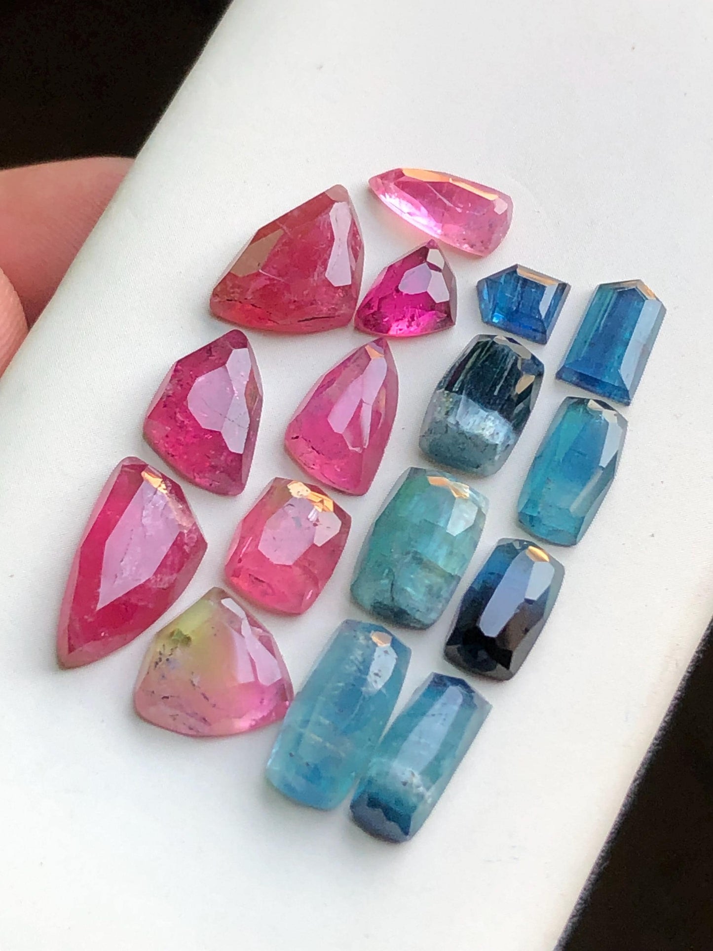 33.30 carats Blue and pink tourmaline rose cuts lot origin Afghanistan