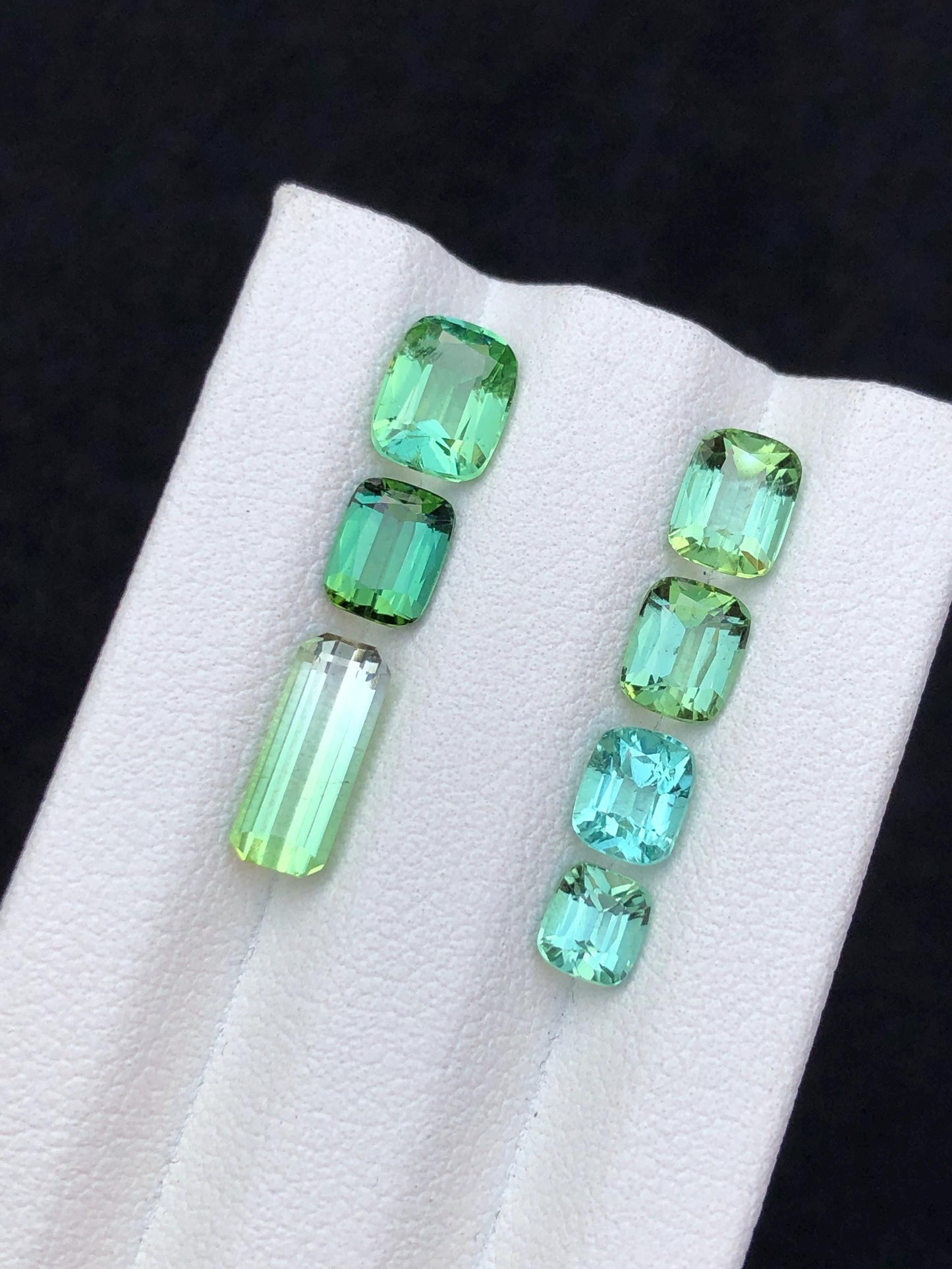 6 carats Green tourmaline lot origin Afghanistan