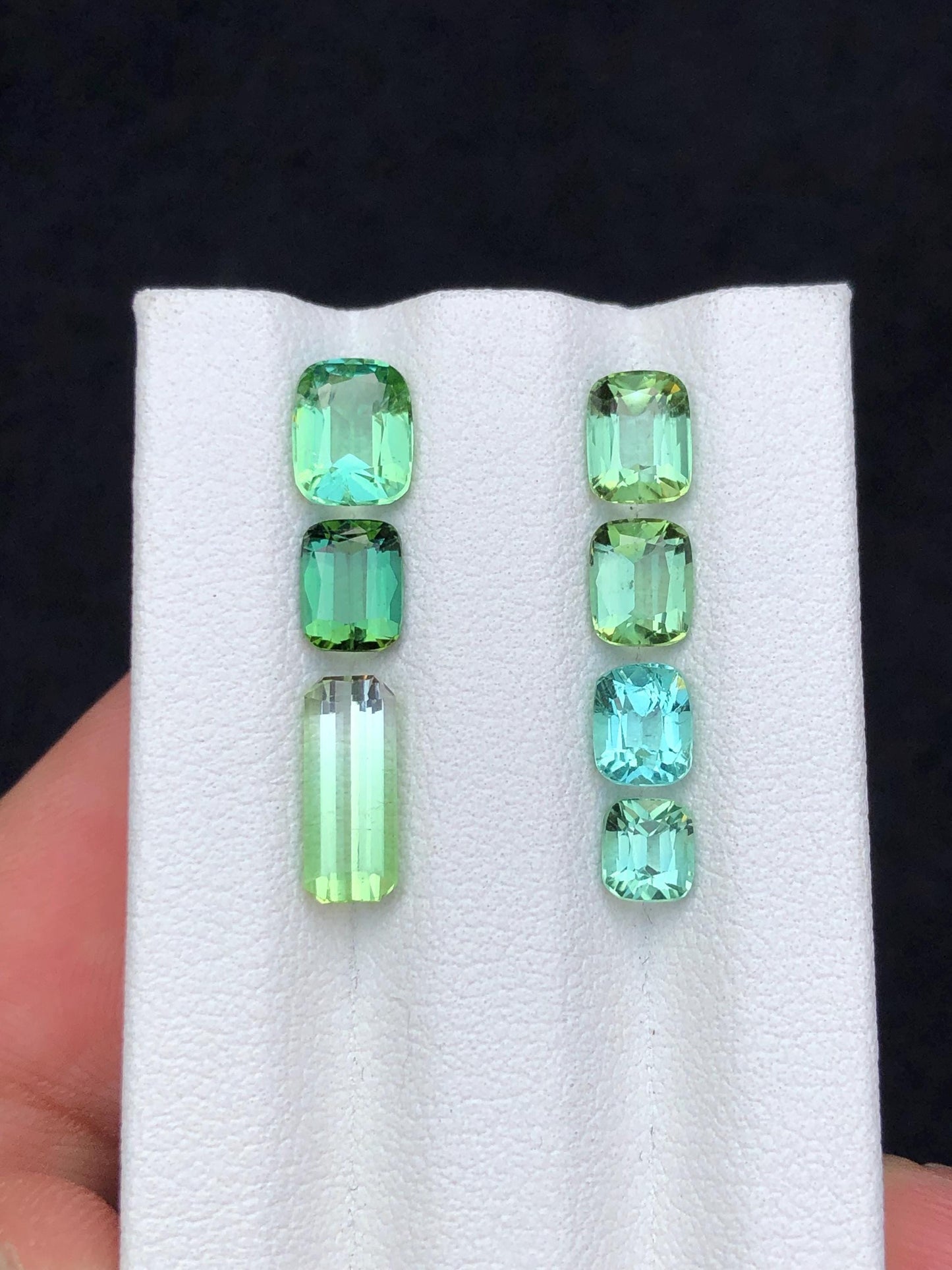 6 carats Green tourmaline lot origin Afghanistan