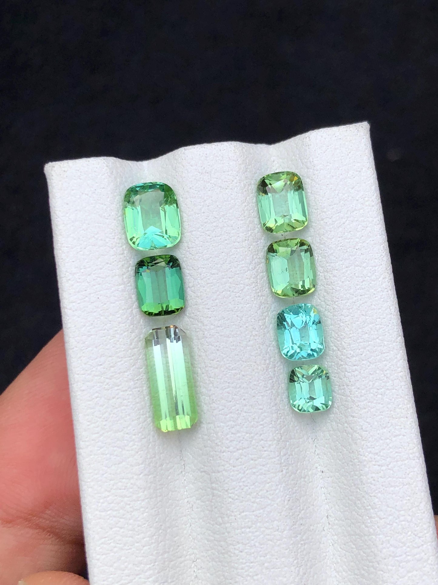 6 carats Green tourmaline lot origin Afghanistan