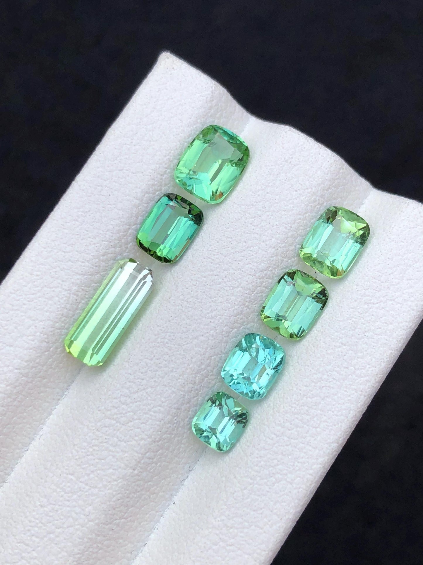 6 carats Green tourmaline lot origin Afghanistan