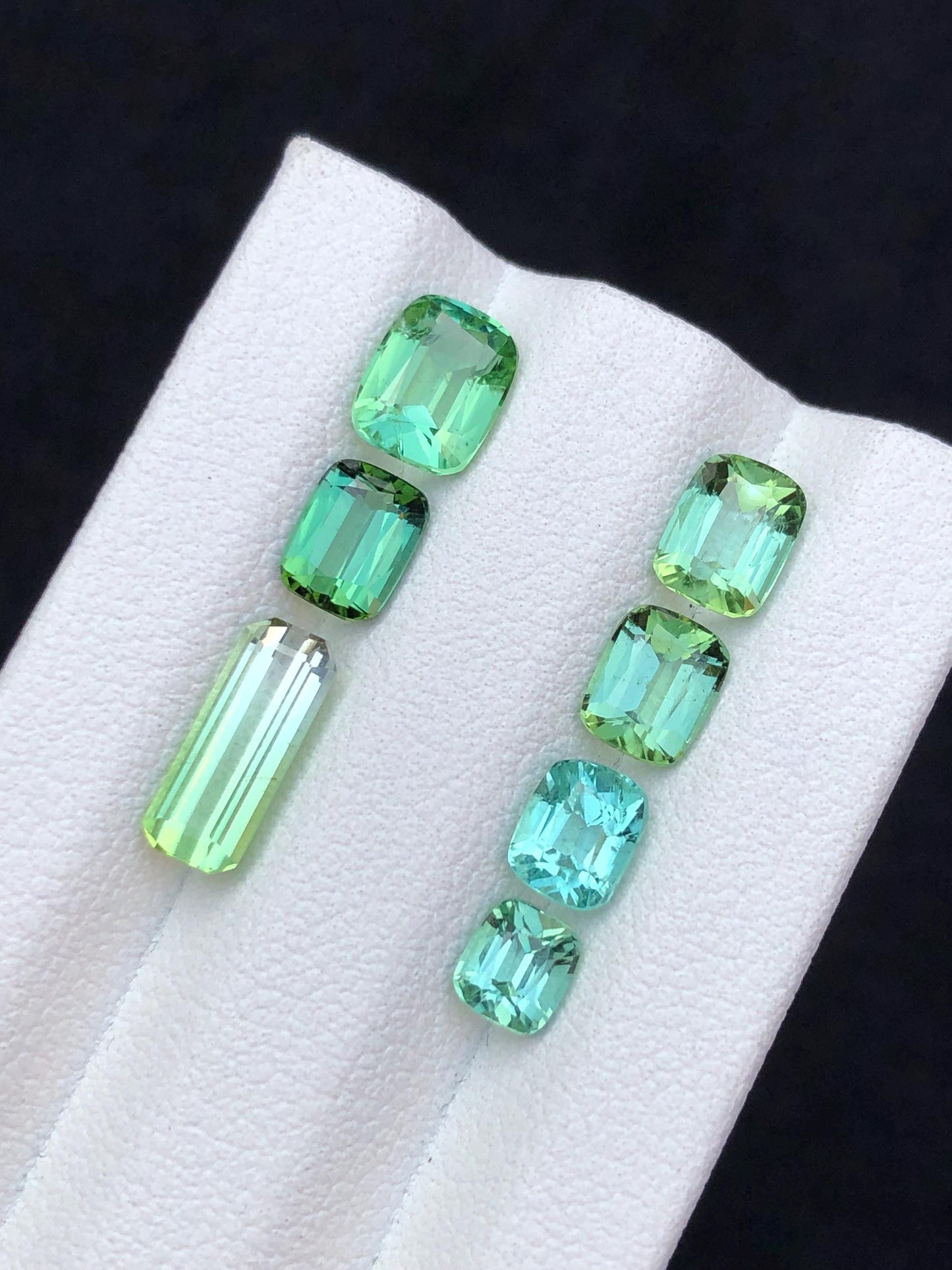 6 carats Green tourmaline lot origin Afghanistan