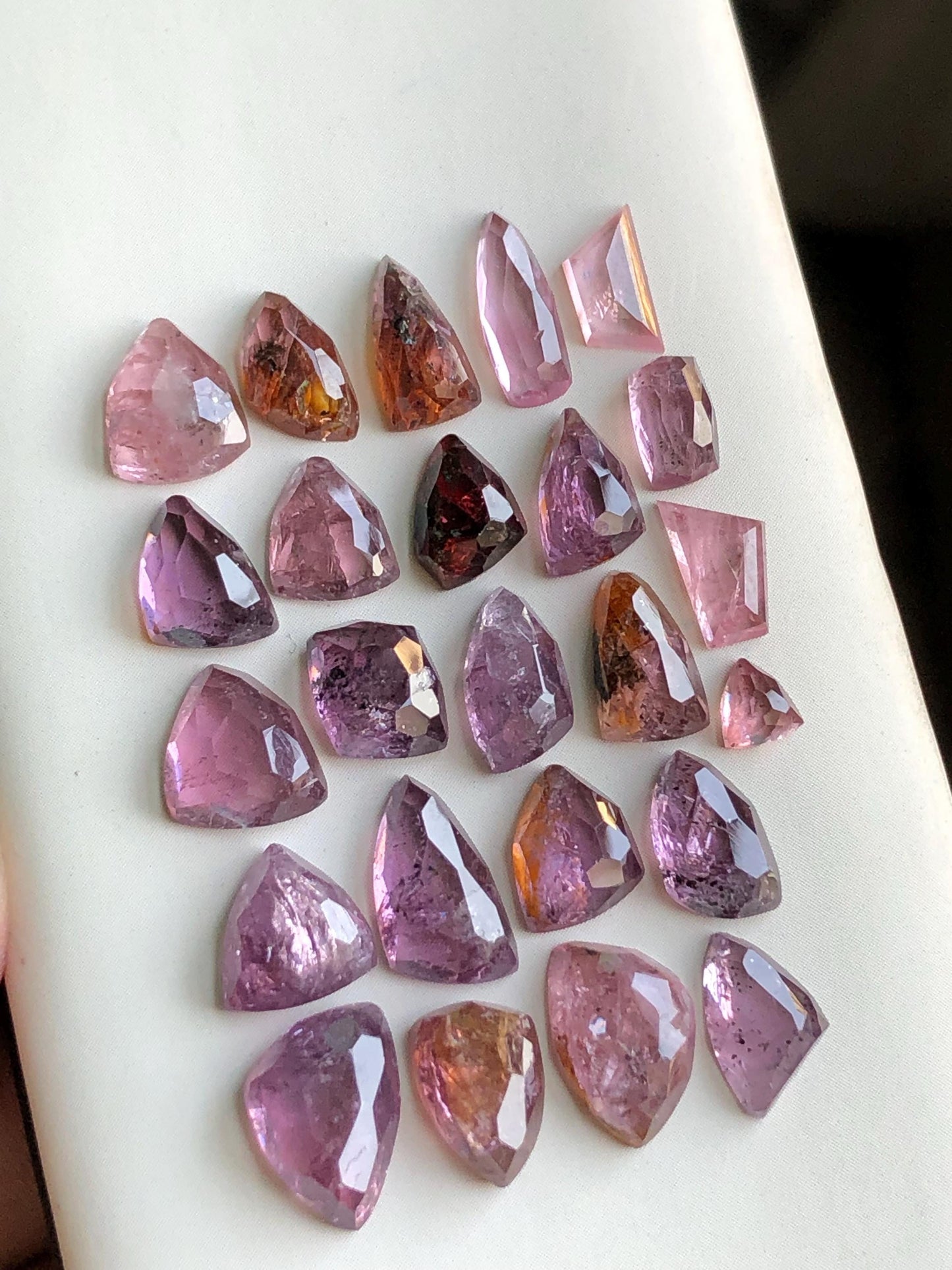 41 carats Spinal rose cuts lot