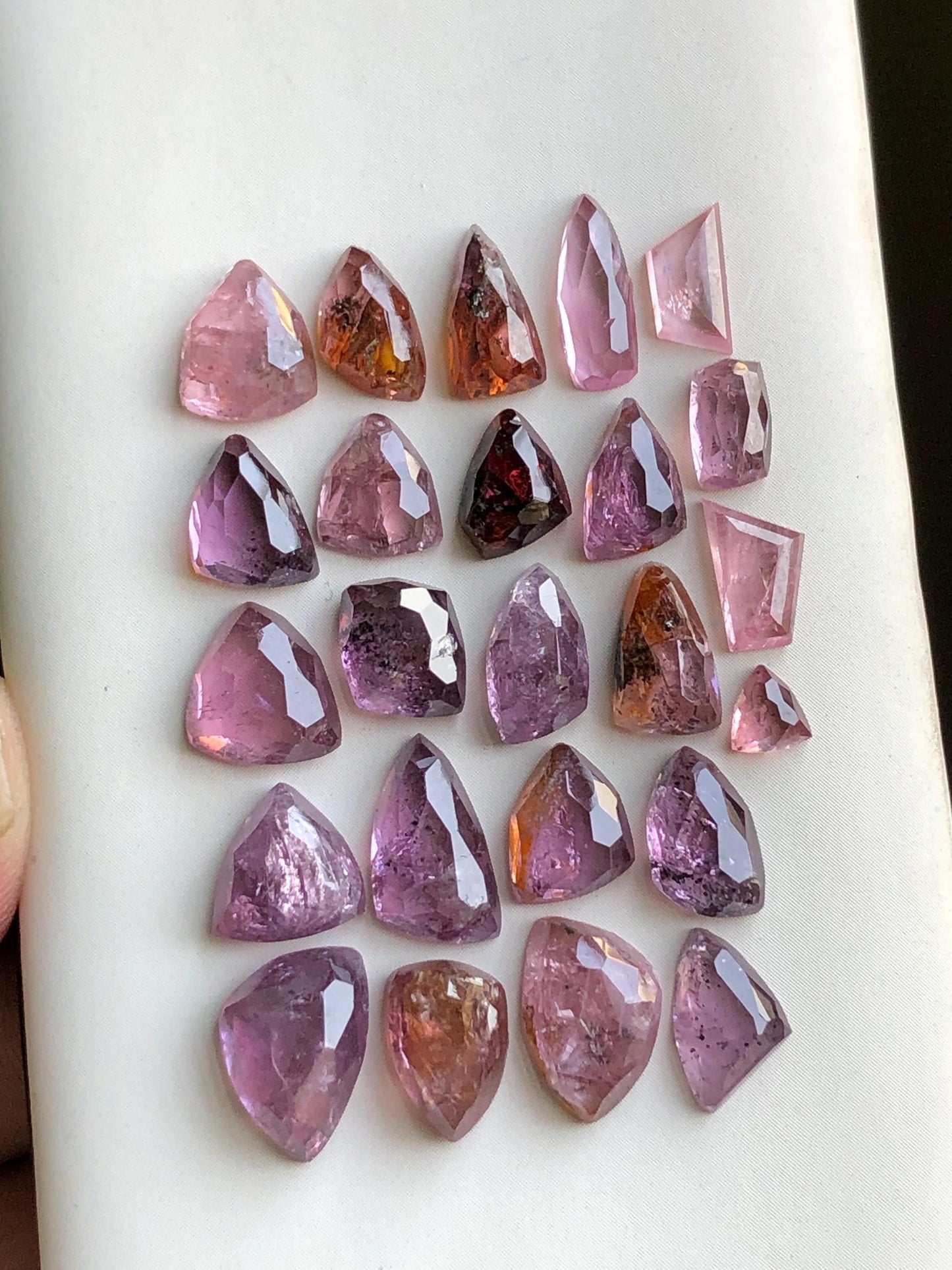 41 carats Spinal rose cuts lot