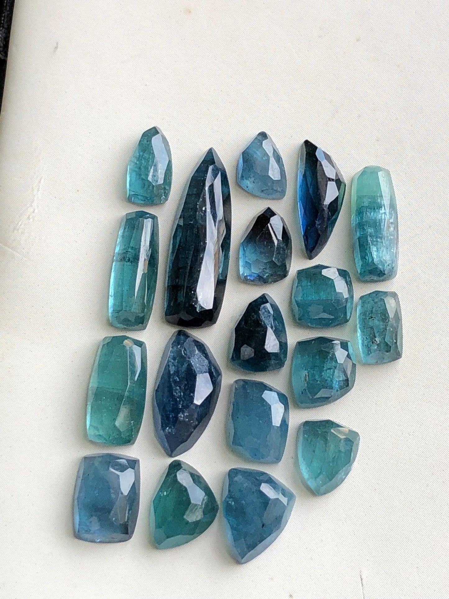 32.70 carats Blue tourmaline rose cuts lot origin Afghanistan kunar mine