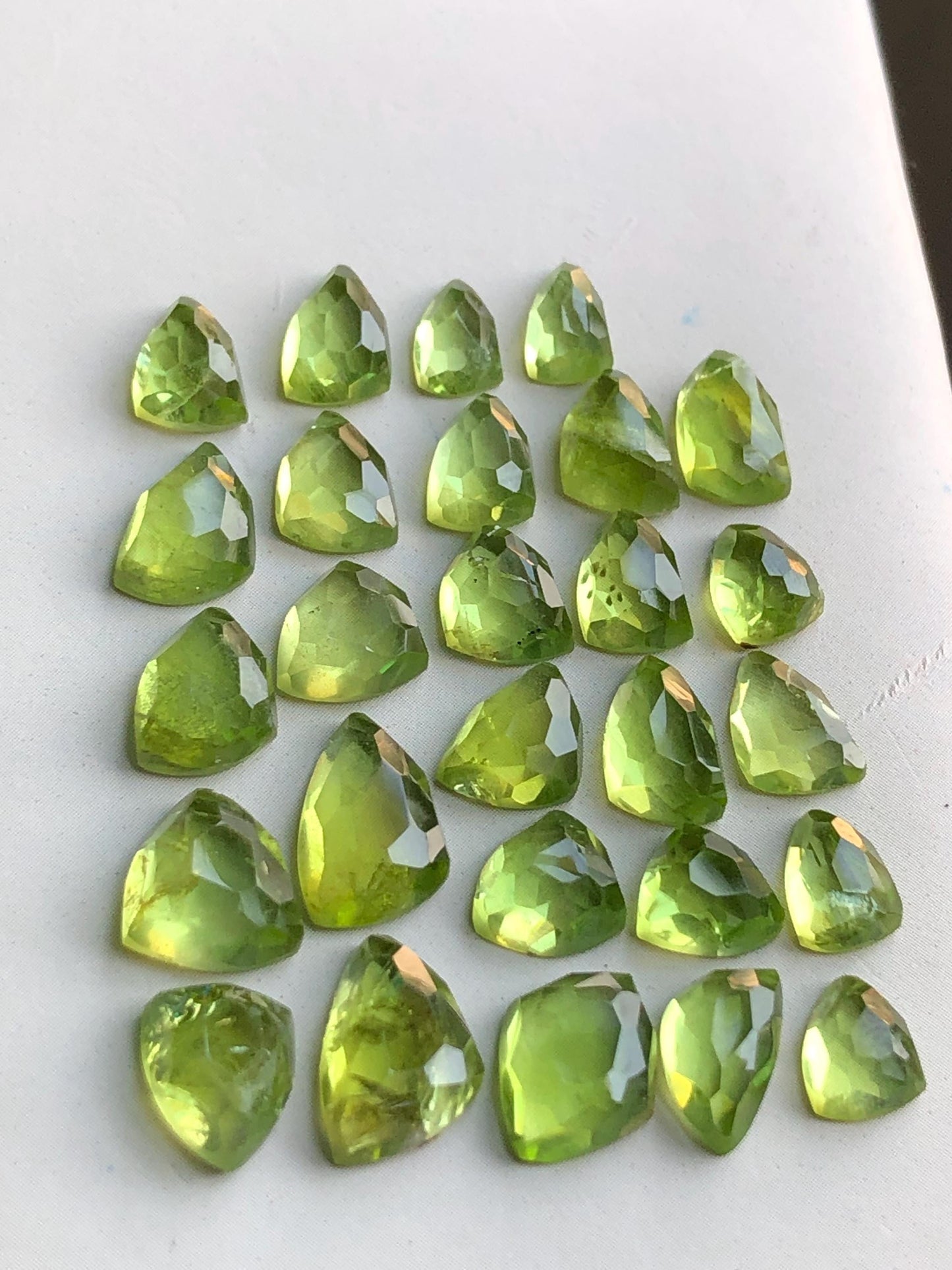 38 carats Peridot rose cuts lot