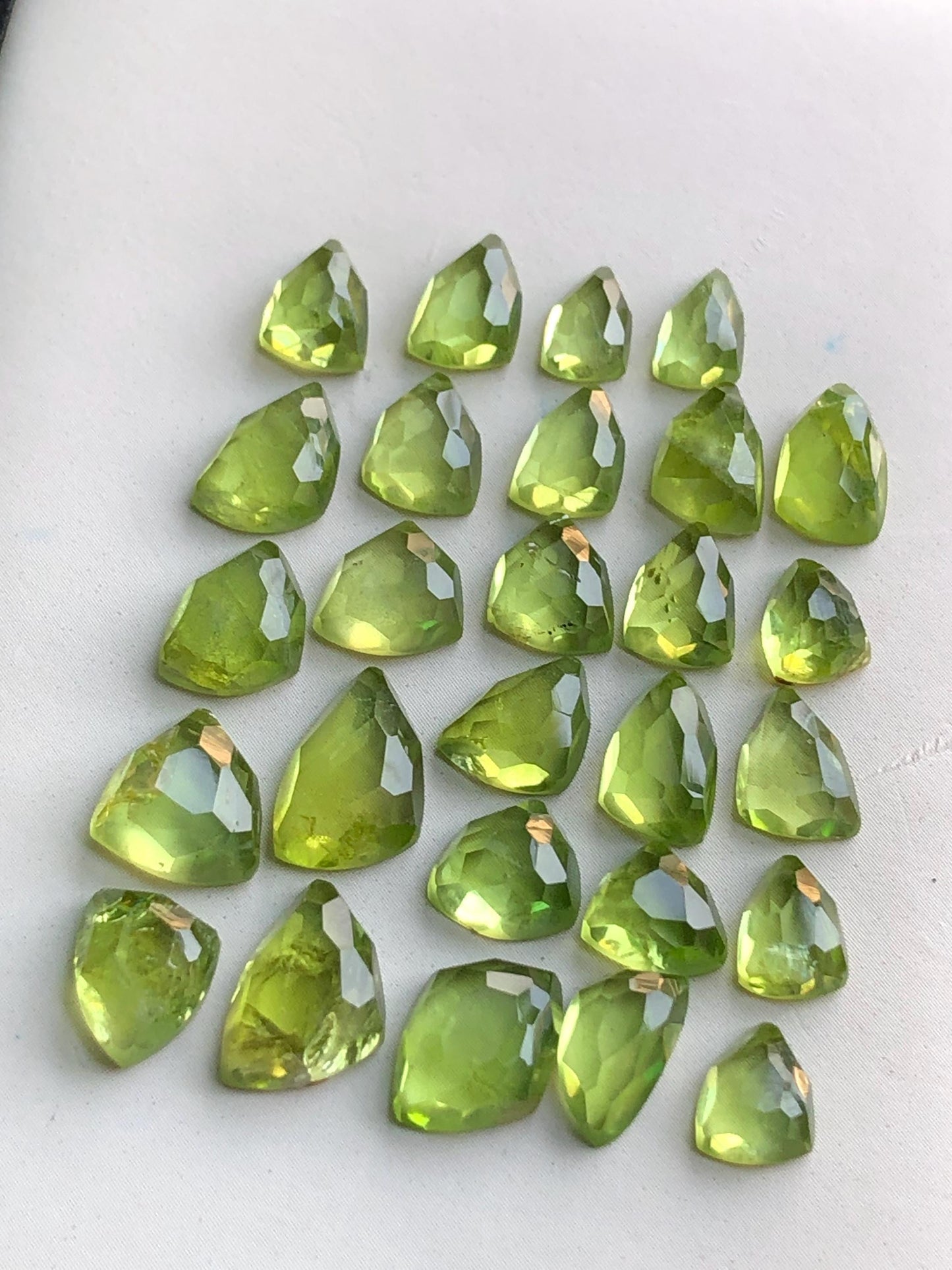 38 carats Peridot rose cuts lot