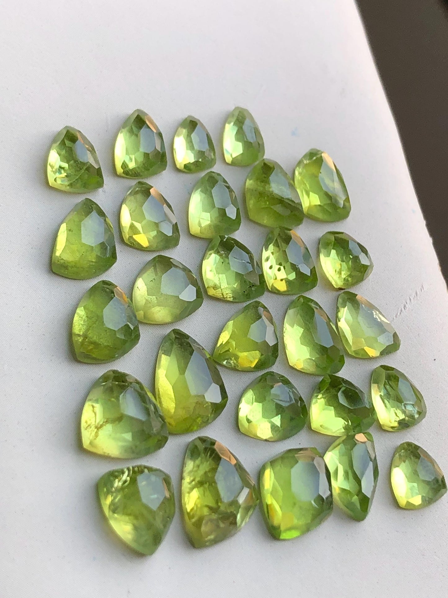 38 carats Peridot rose cuts lot