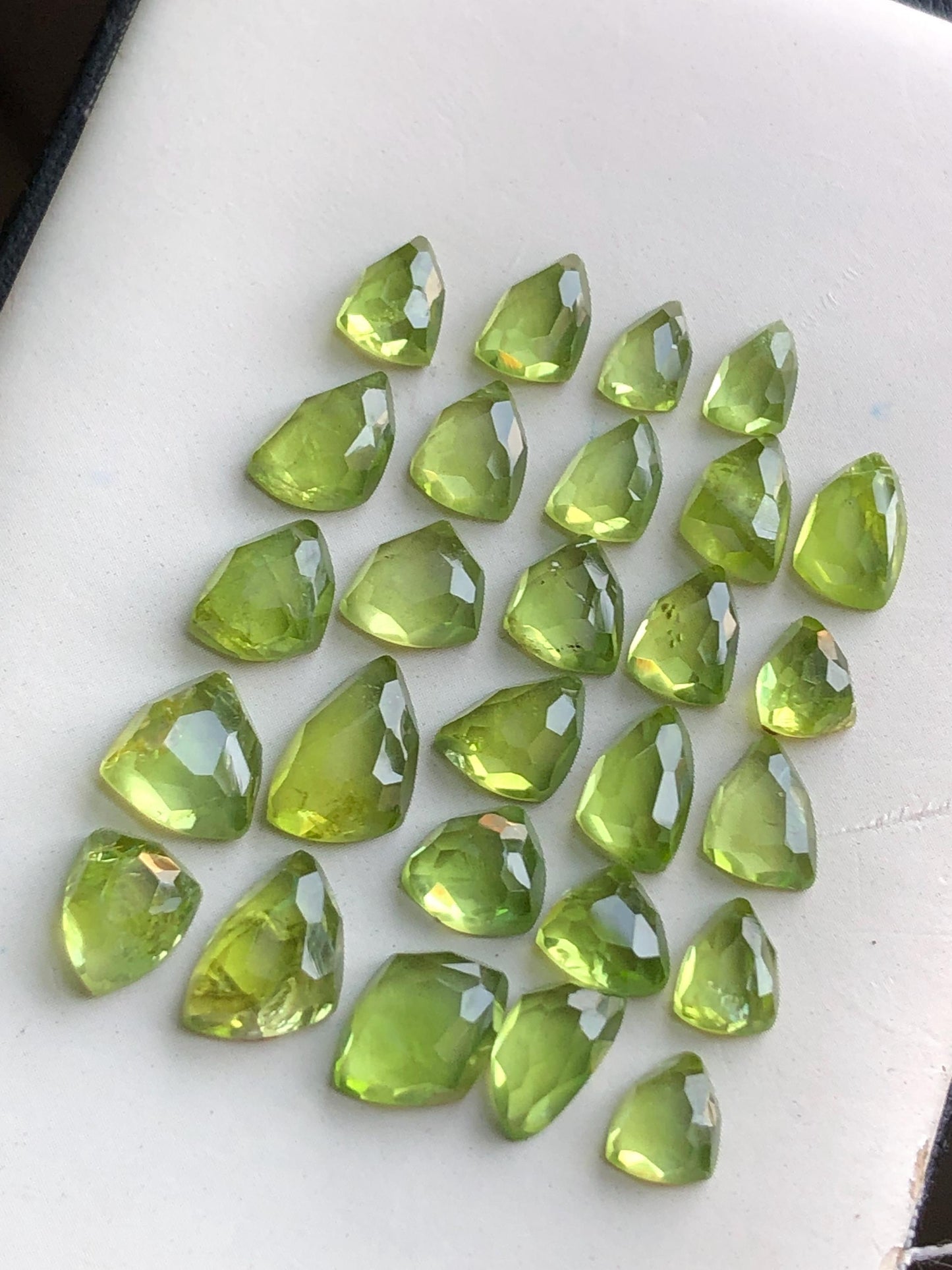 38 carats Peridot rose cuts lot