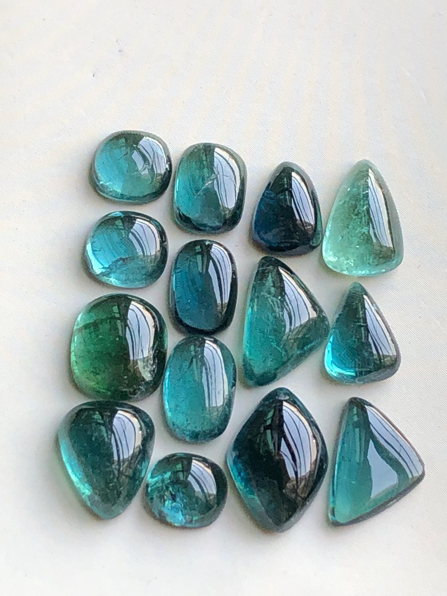 28 carats blue tourmaline cabochons lot origin Afghanistan