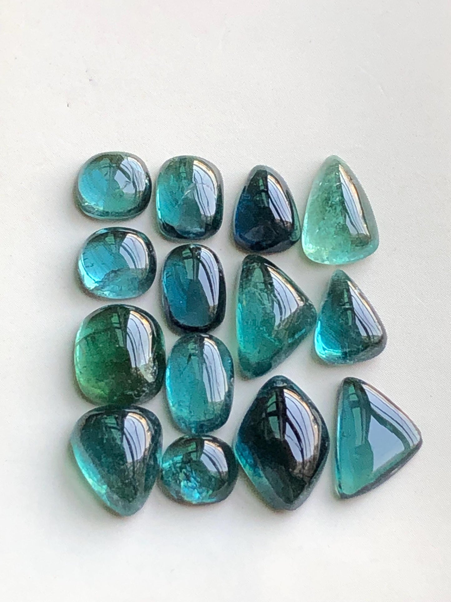 28 carats blue tourmaline cabochons lot origin Afghanistan