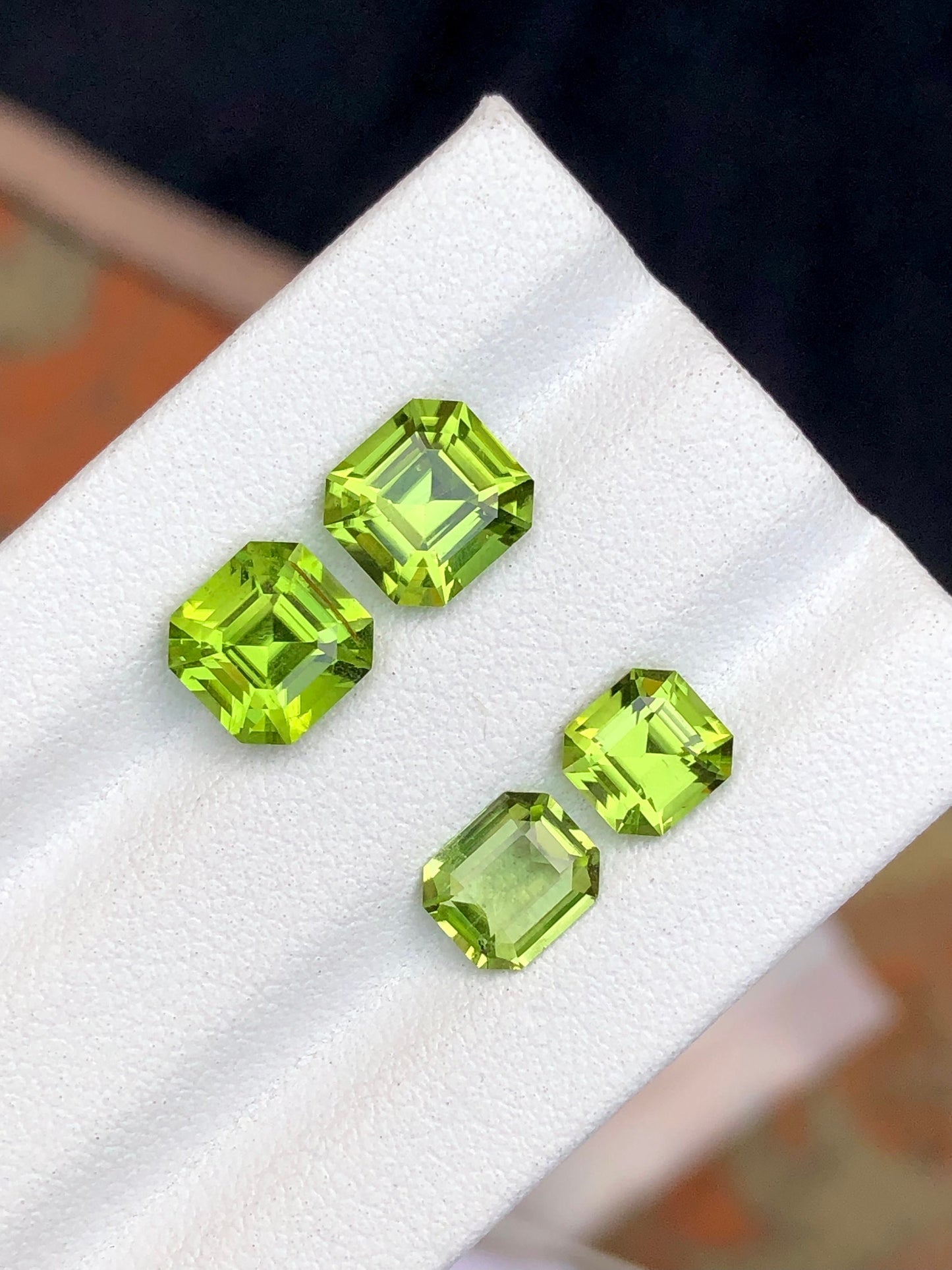 Green peridots natural top quality 5.50 carats