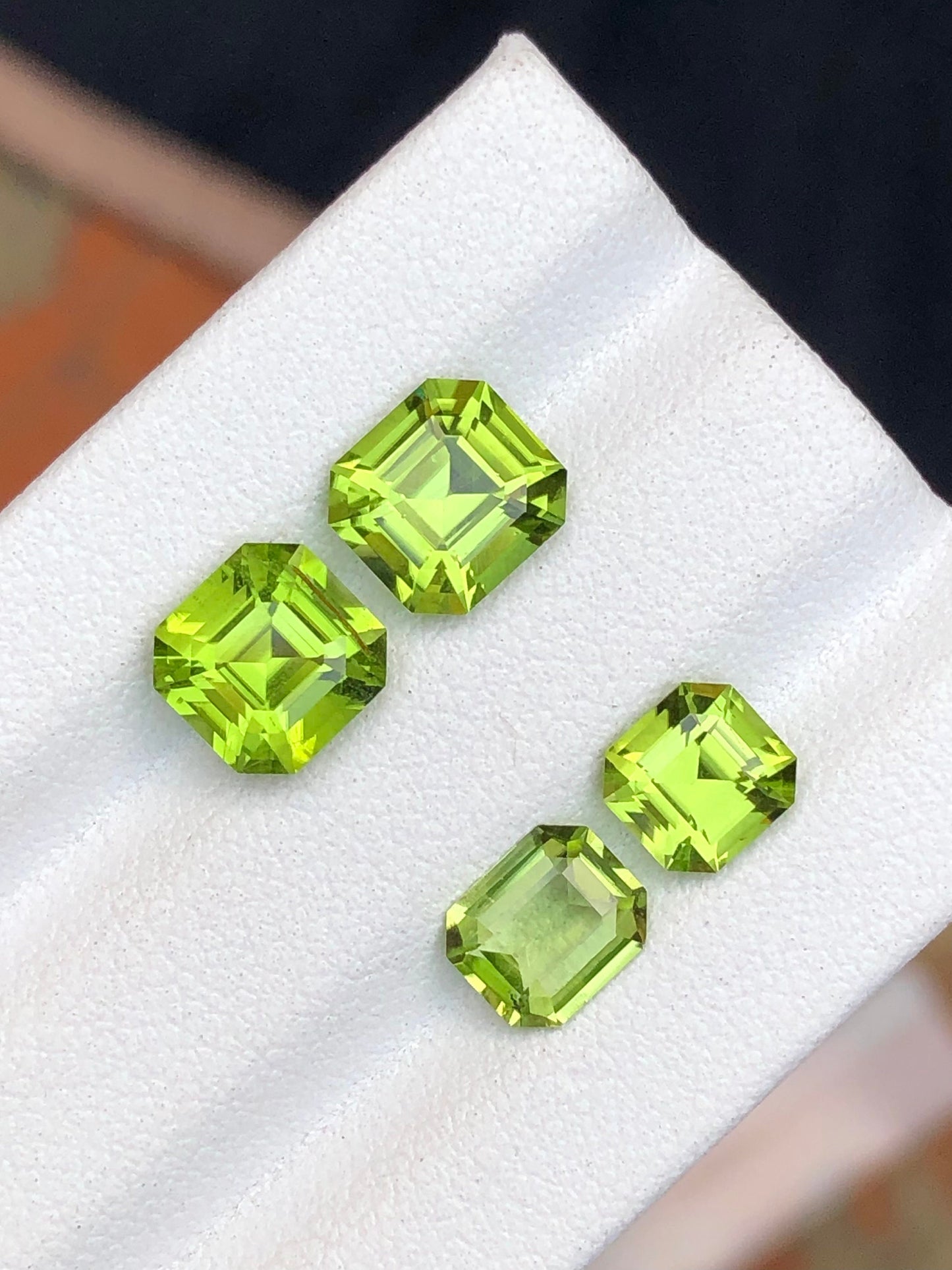 Green peridots natural top quality 5.50 carats