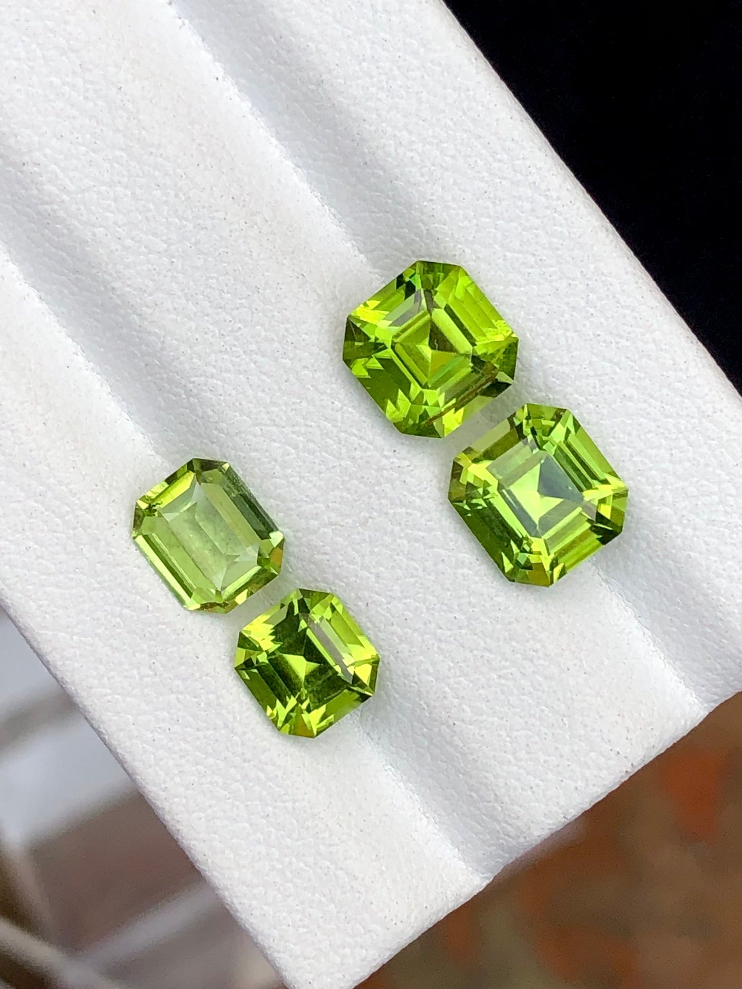 Green peridots natural top quality 5.50 carats