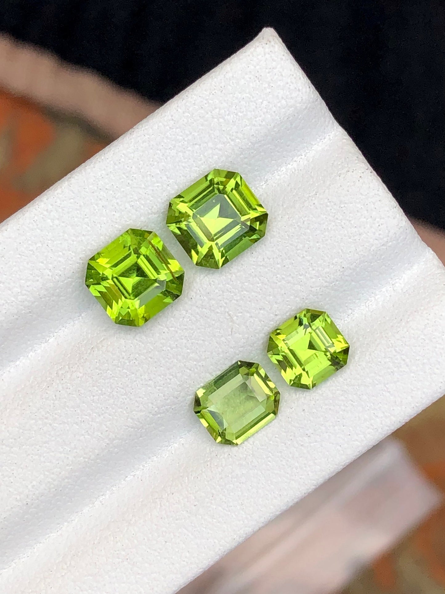 Green peridots natural top quality 5.50 carats