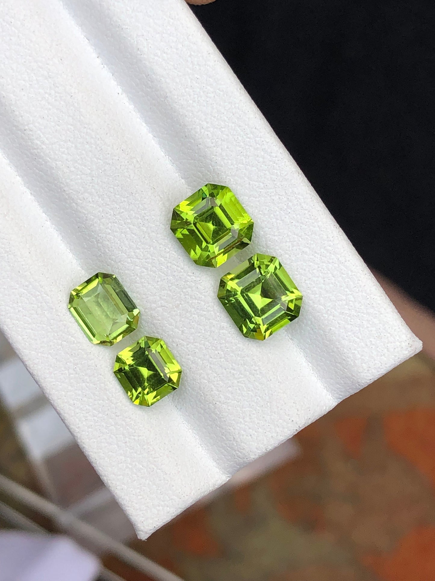 Green peridots natural top quality 5.50 carats