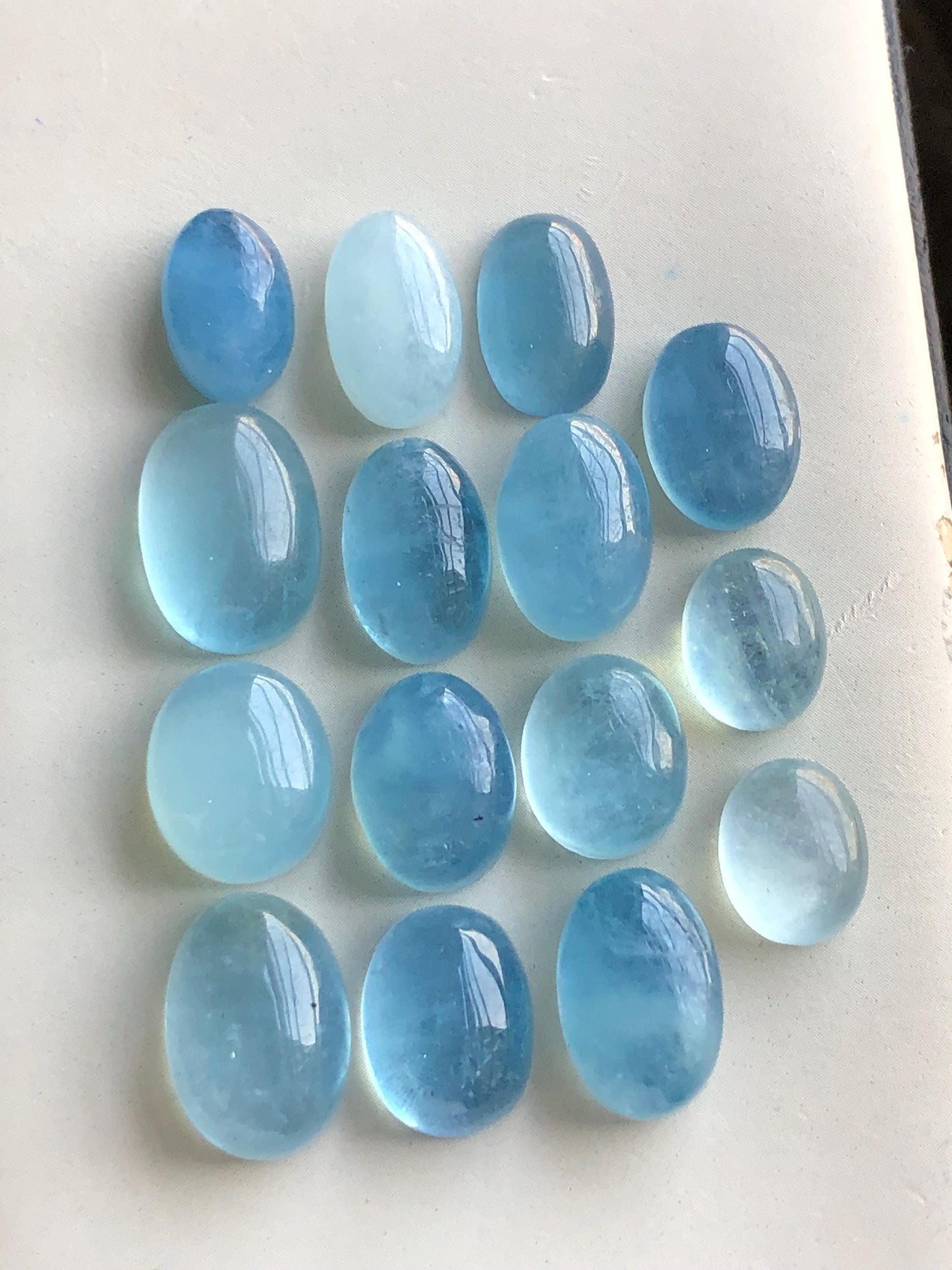 76.60 carats Heated aquamarine cabochons lot