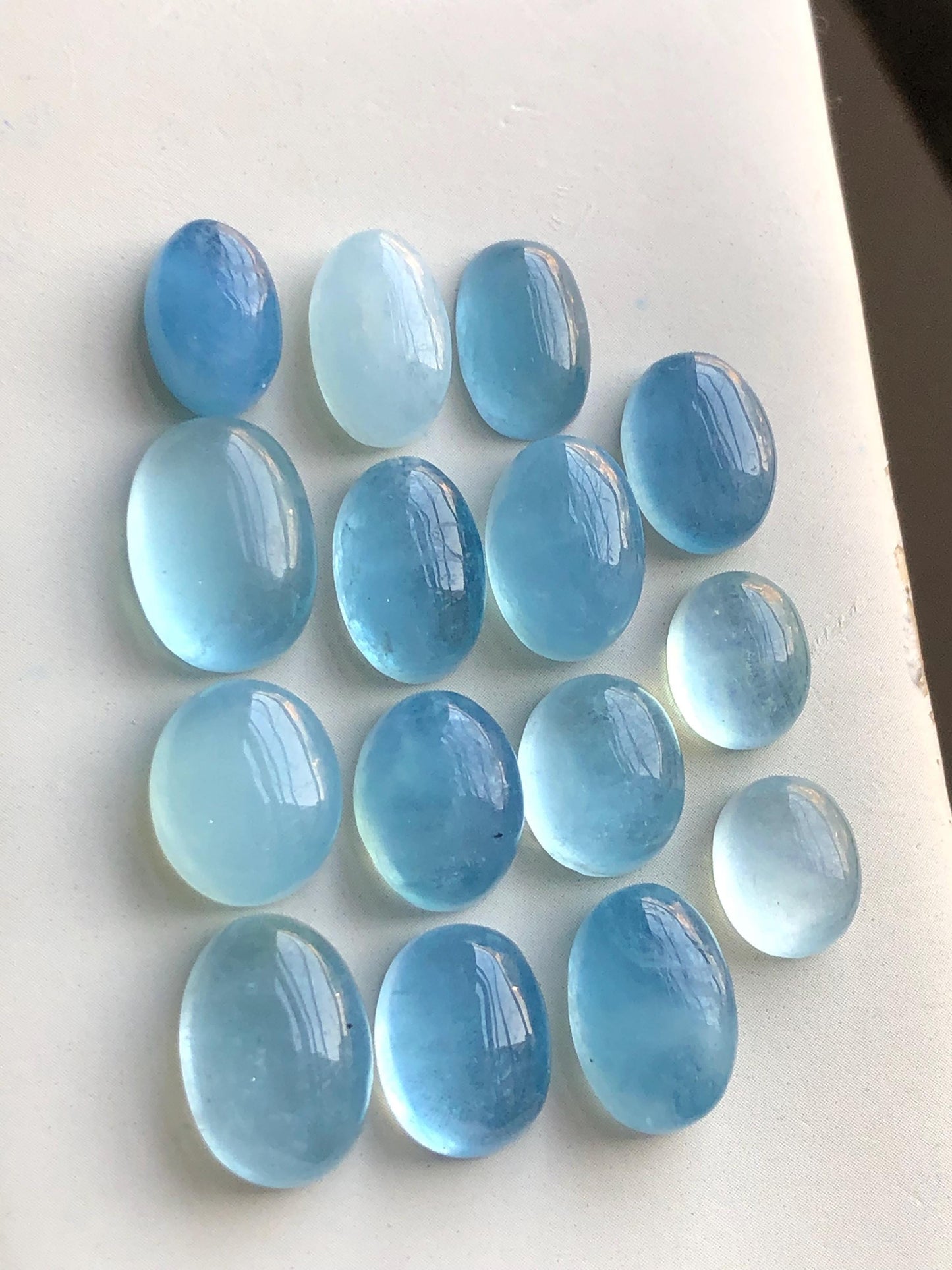 76.60 carats Heated aquamarine cabochons lot