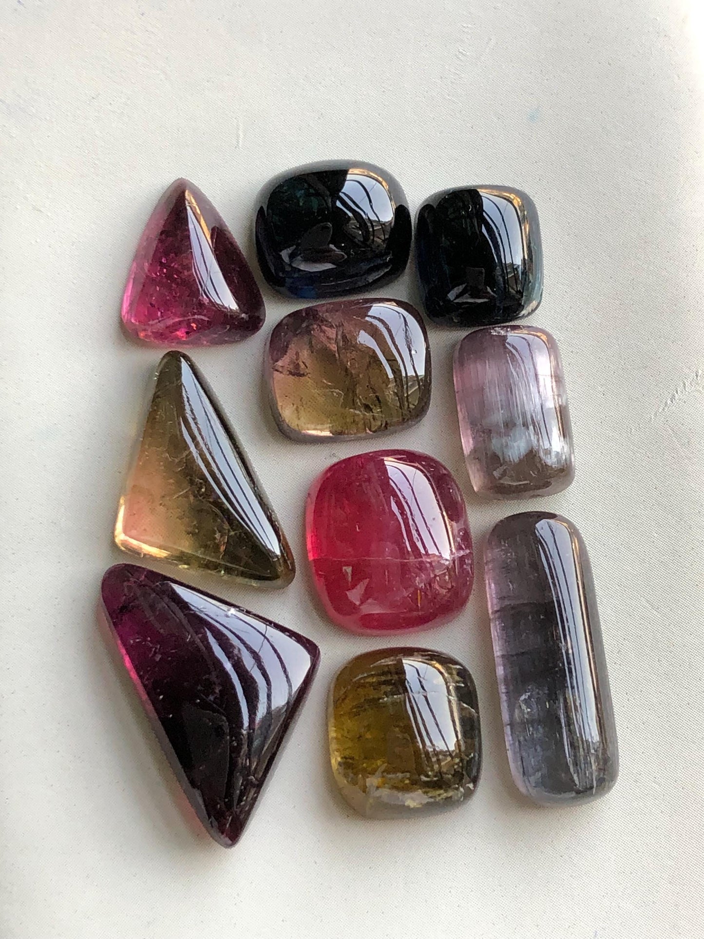 68.40 carats Multi colours tourmaline cabochons lot