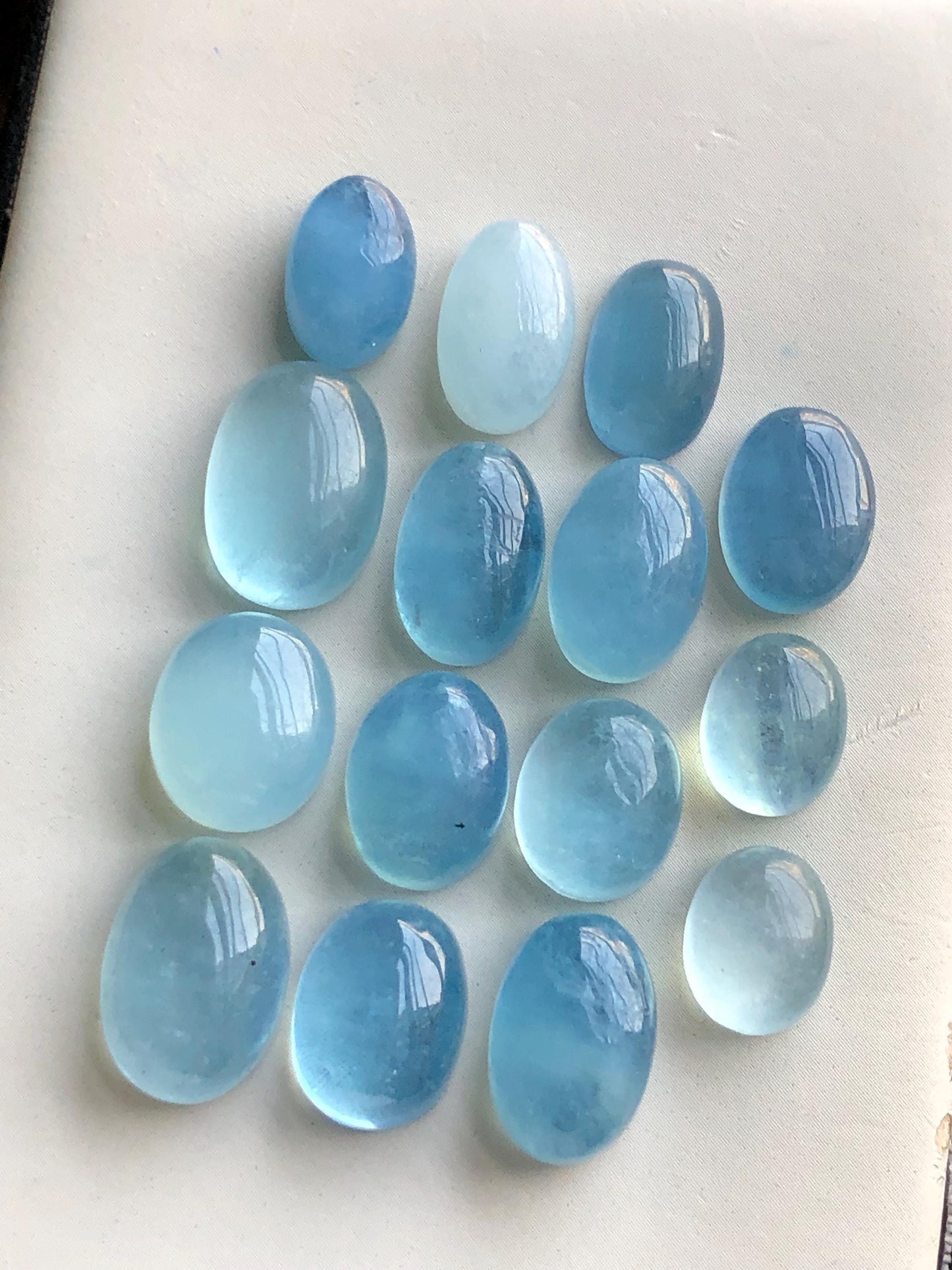 76.60 carats Heated aquamarine cabochons lot