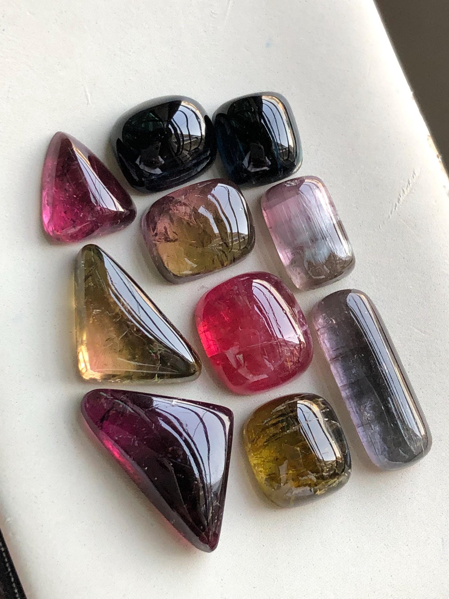 68.40 carats Multi colours tourmaline cabochons lot