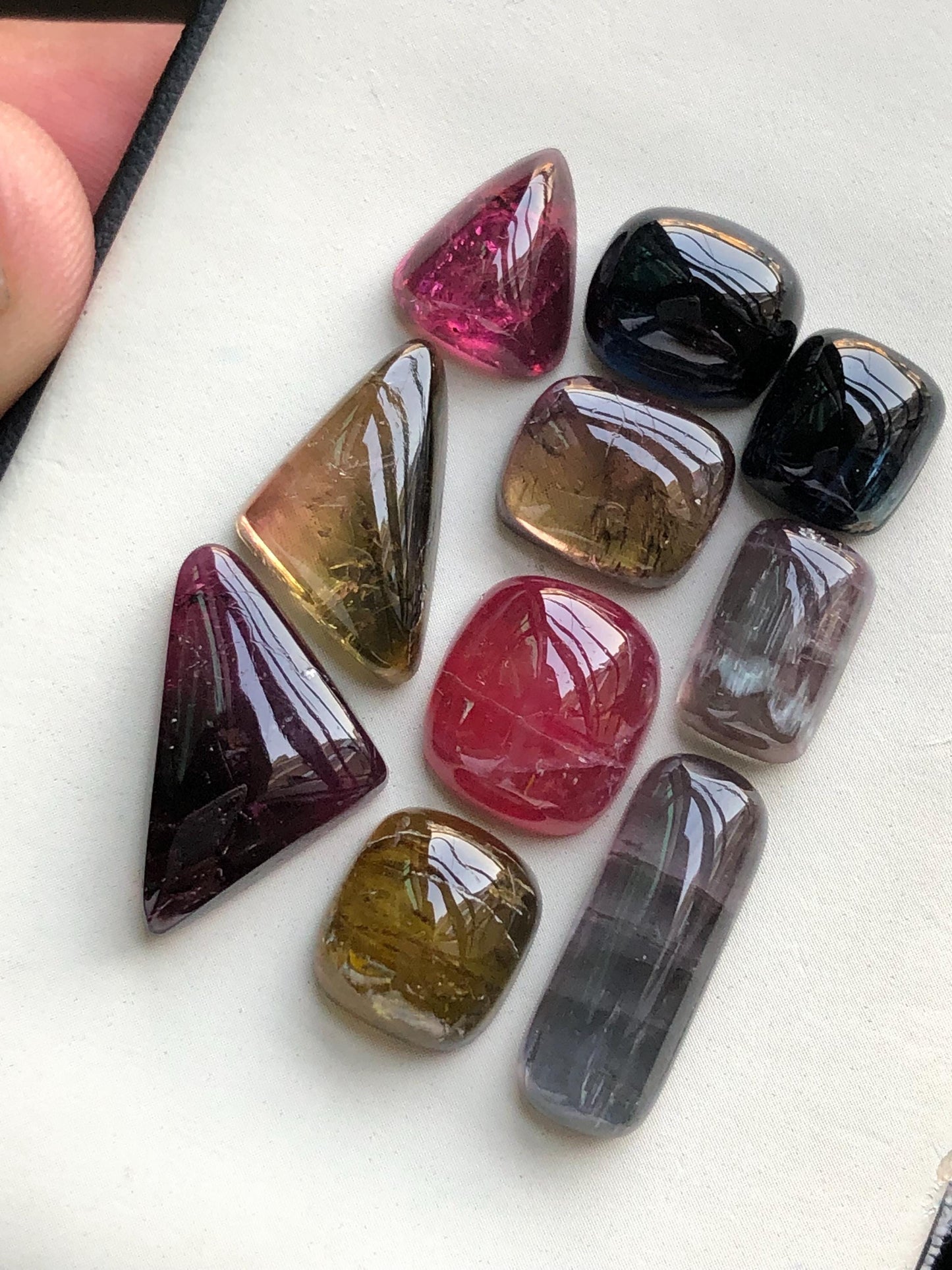 68.40 carats Multi colours tourmaline cabochons lot