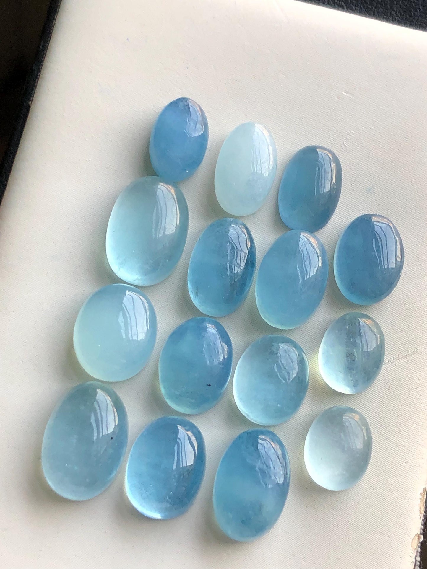 76.60 carats Heated aquamarine cabochons lot