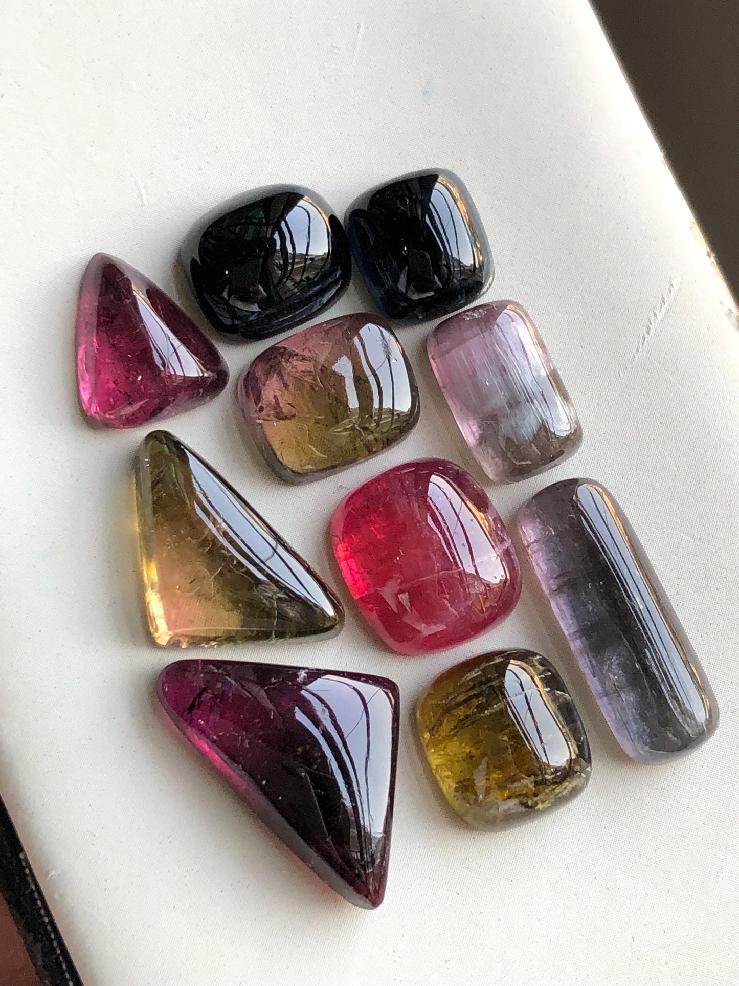 68.40 carats Multi colours tourmaline cabochons lot