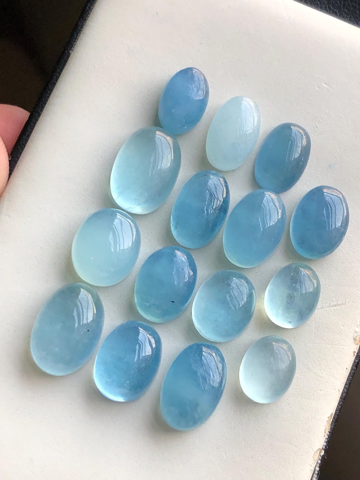 76.60 carats Heated aquamarine cabochons lot