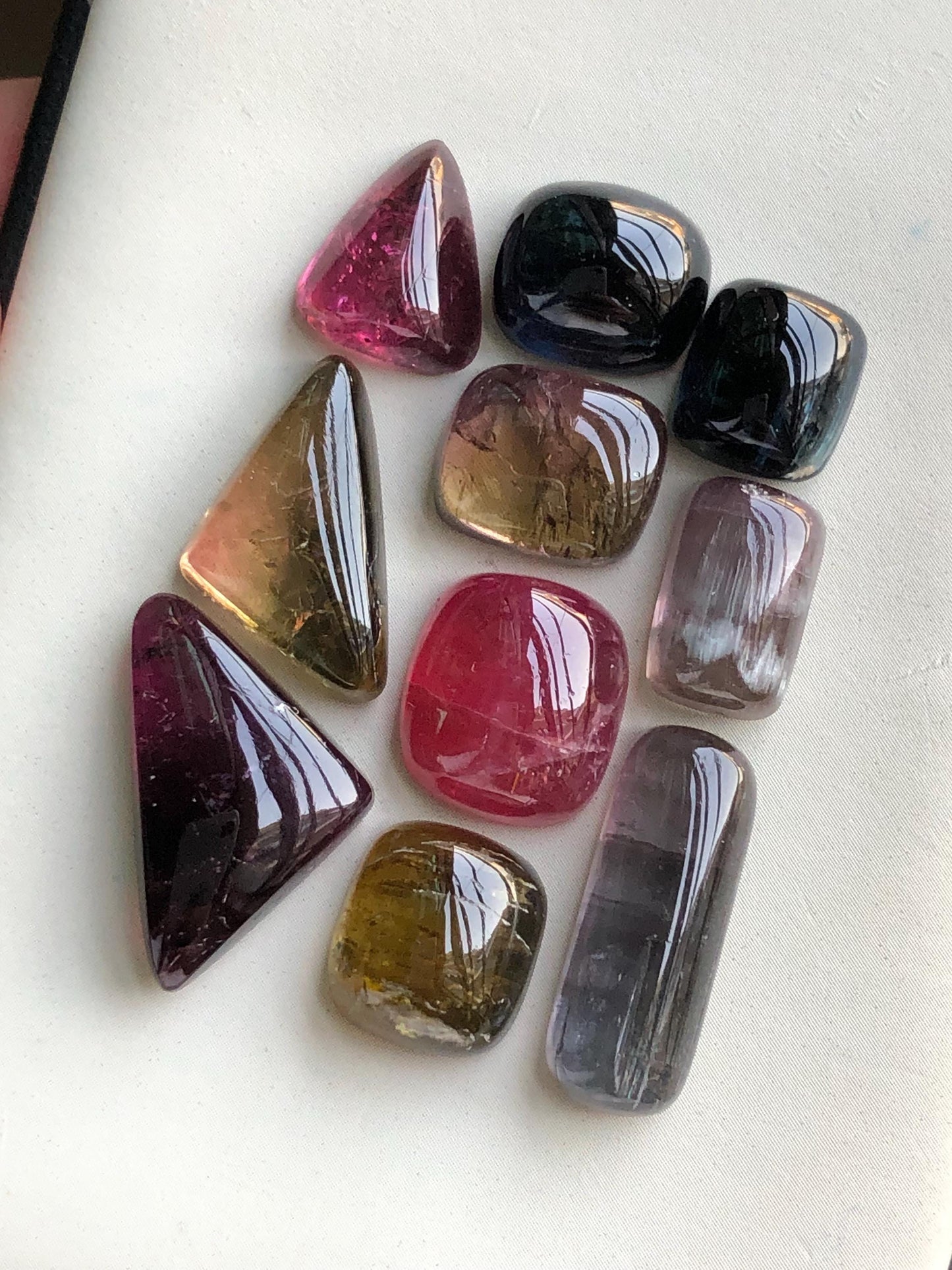 68.40 carats Multi colours tourmaline cabochons lot