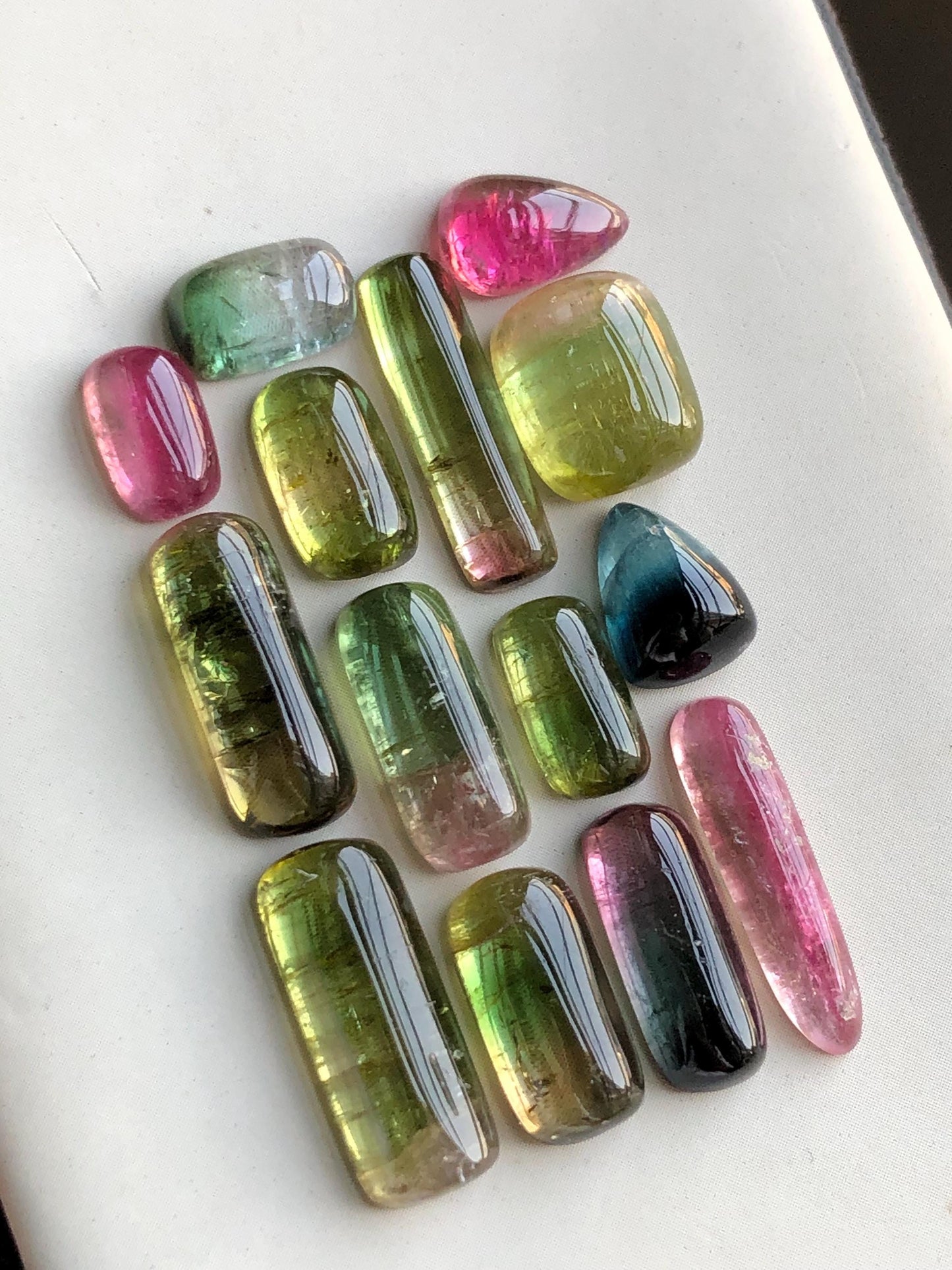 46.80 carats Bi colours tourmaline cabochons lot