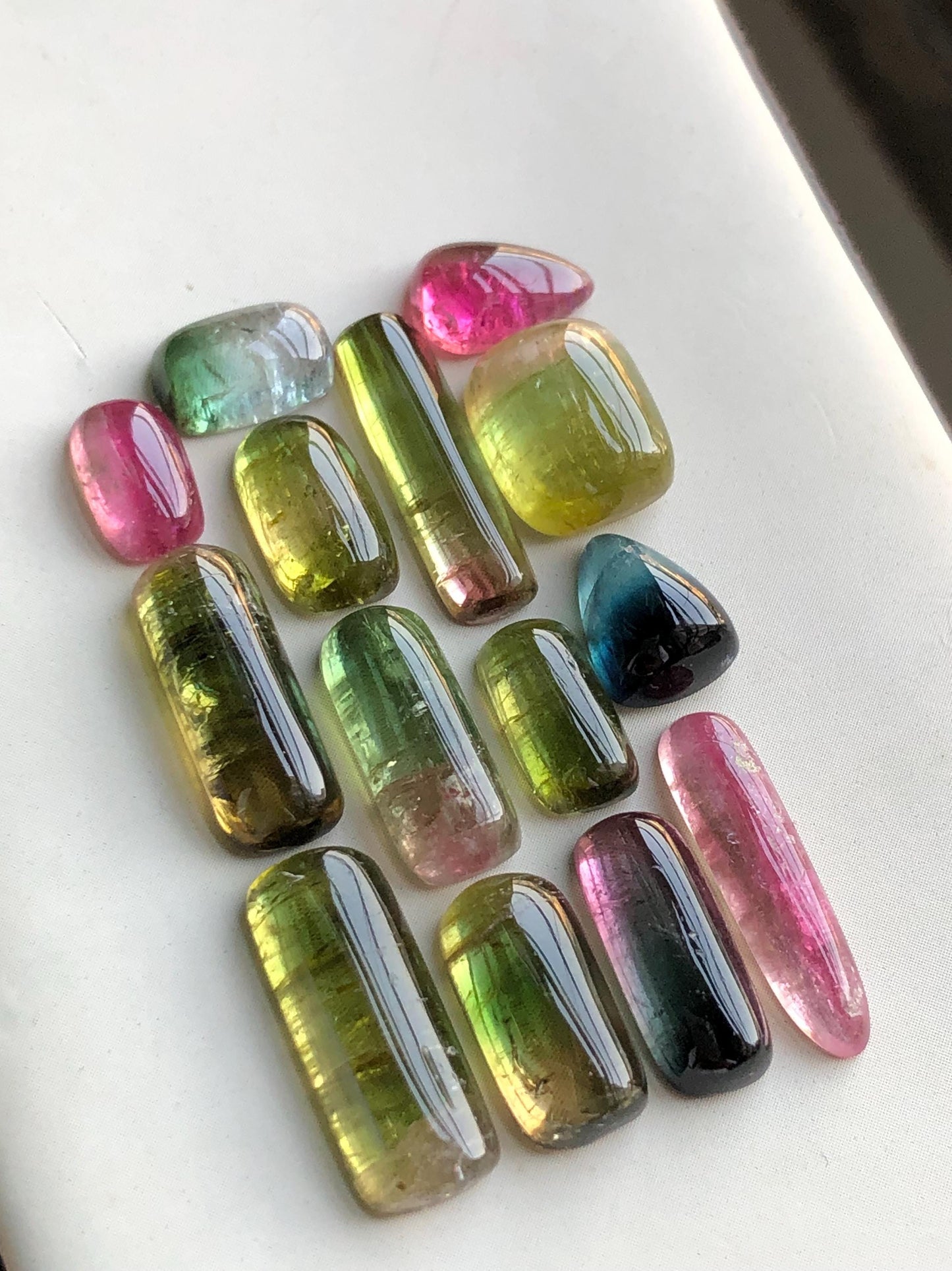 46.80 carats Bi colours tourmaline cabochons lot