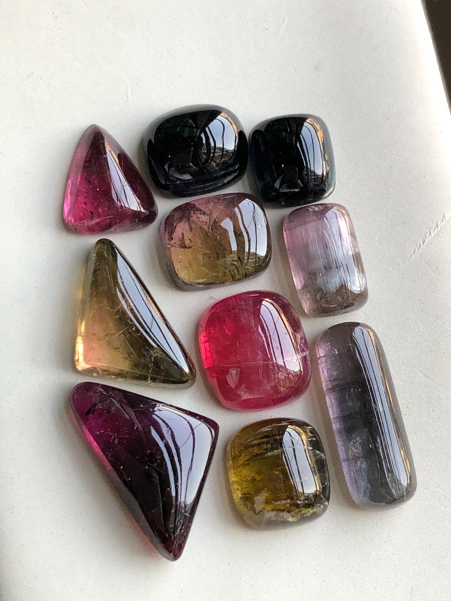 68.40 carats Multi colours tourmaline cabochons lot