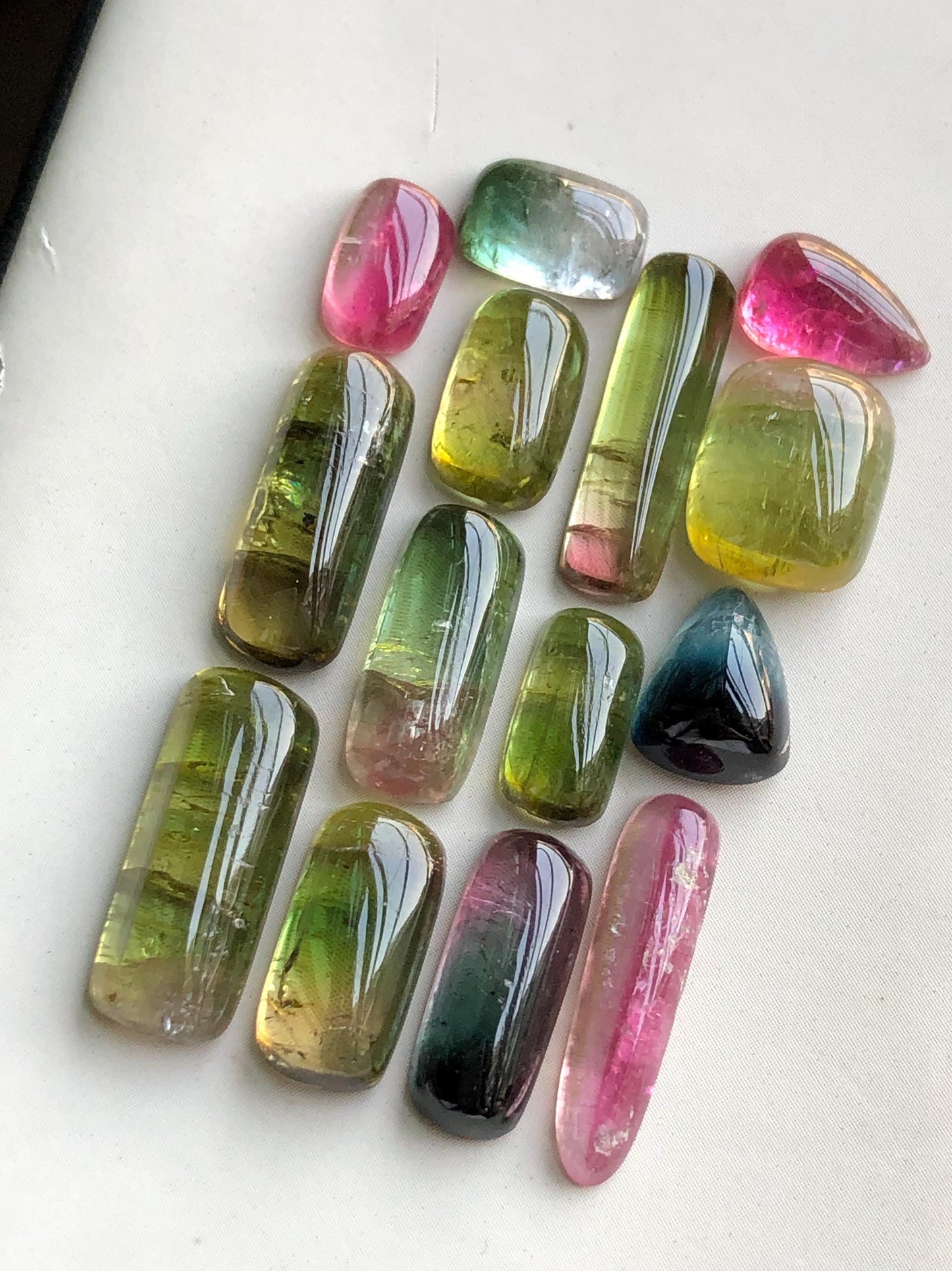 46.80 carats Bi colours tourmaline cabochons lot