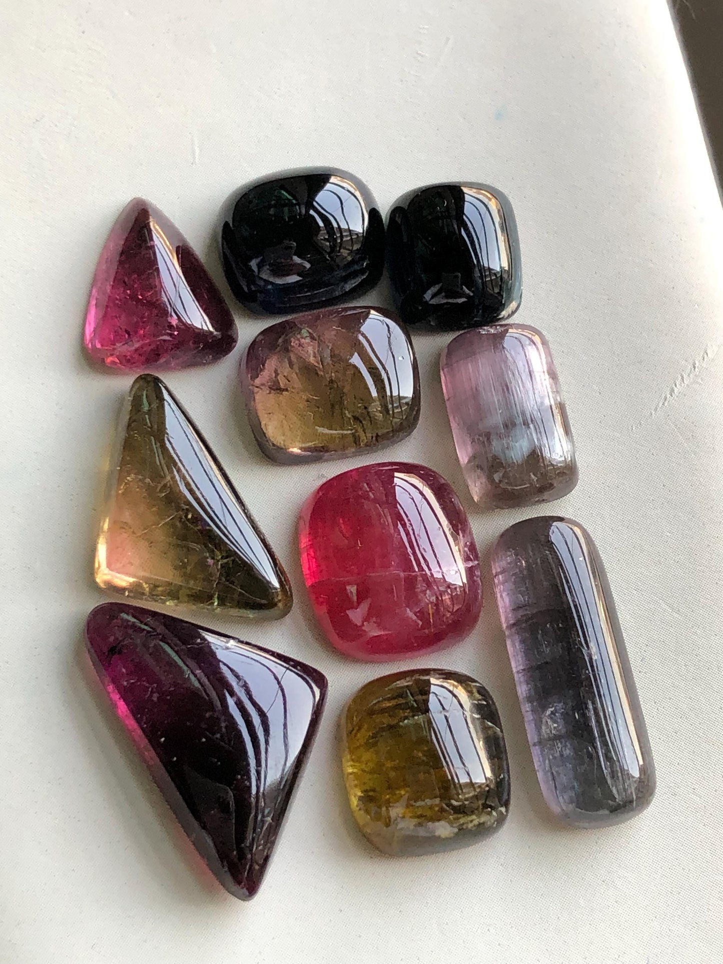 68.40 carats Multi colours tourmaline cabochons lot