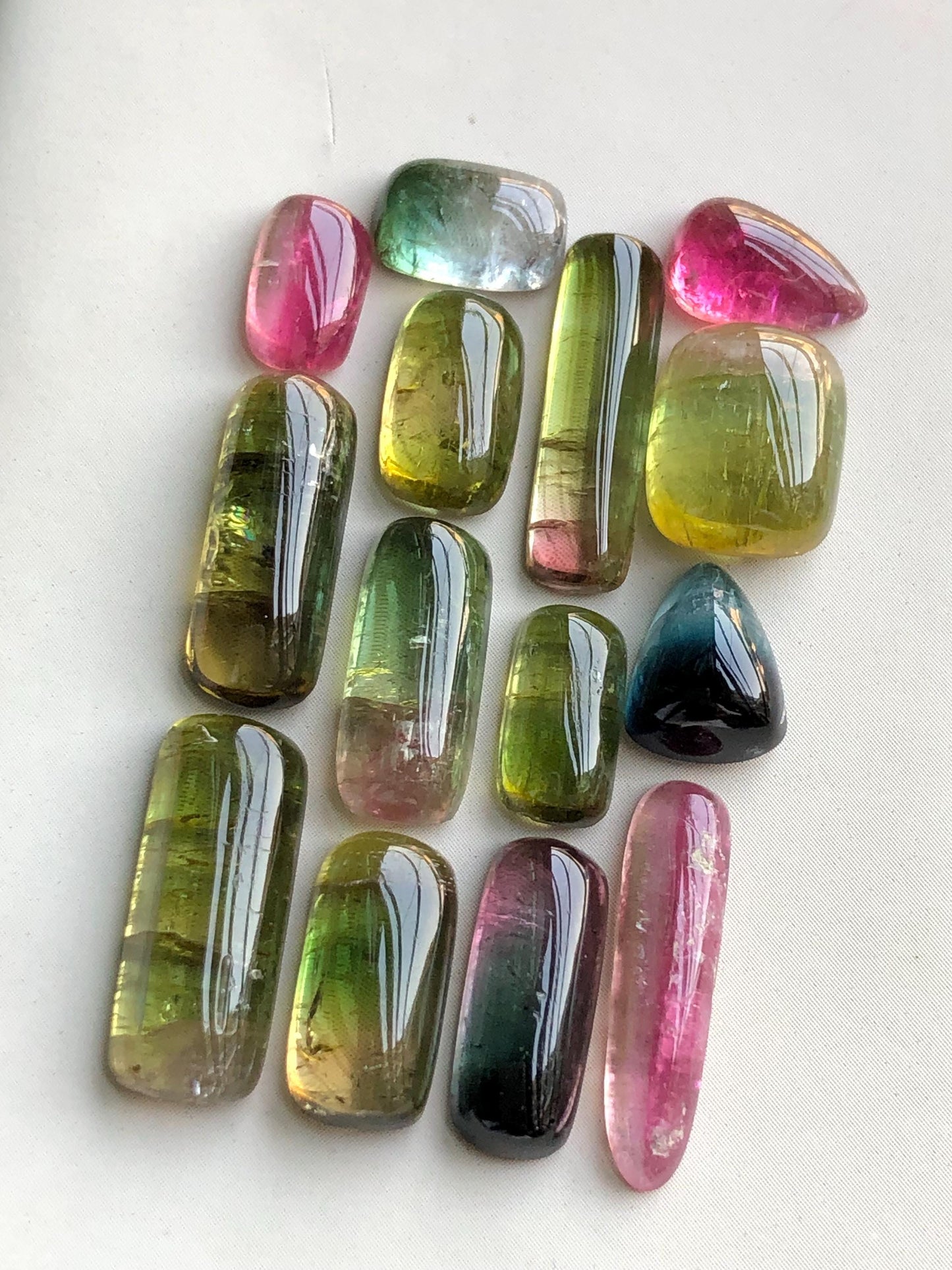 46.80 carats Bi colours tourmaline cabochons lot