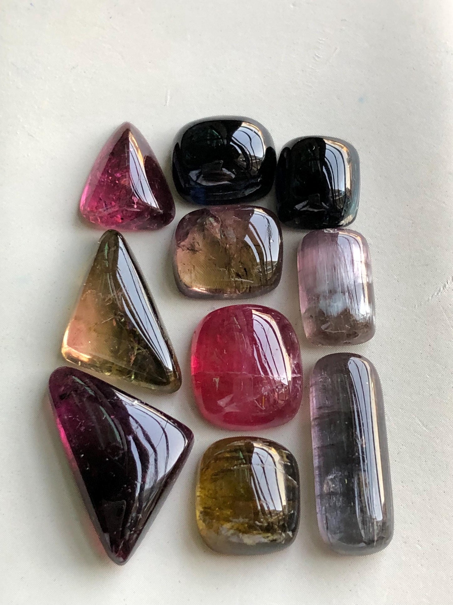 68.40 carats Multi colours tourmaline cabochons lot